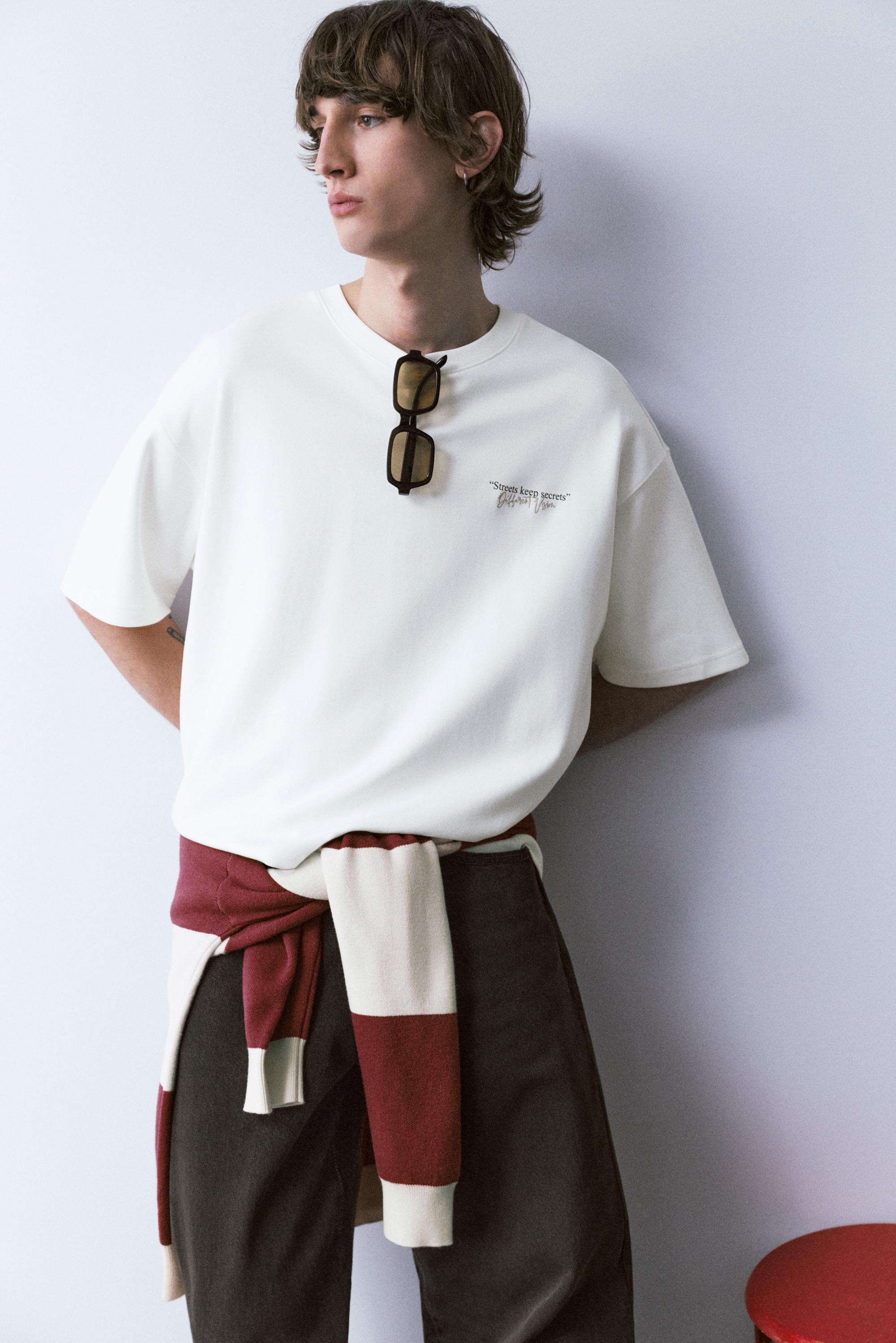 Sweatshirt Mit Retrospective-Grafik Und Kurzen Ärmeln