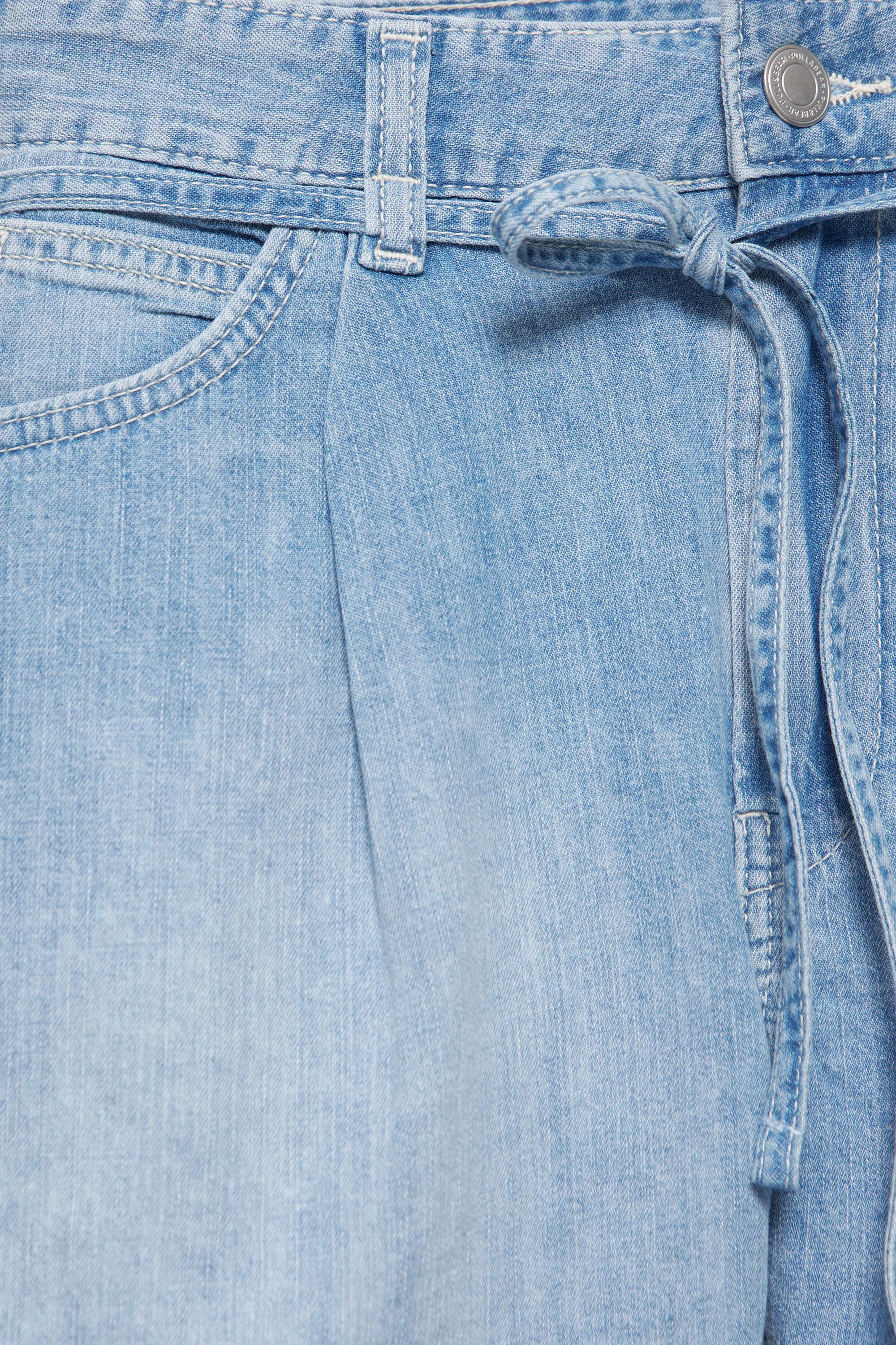 Denim shorts with darts and belt — Pale blue