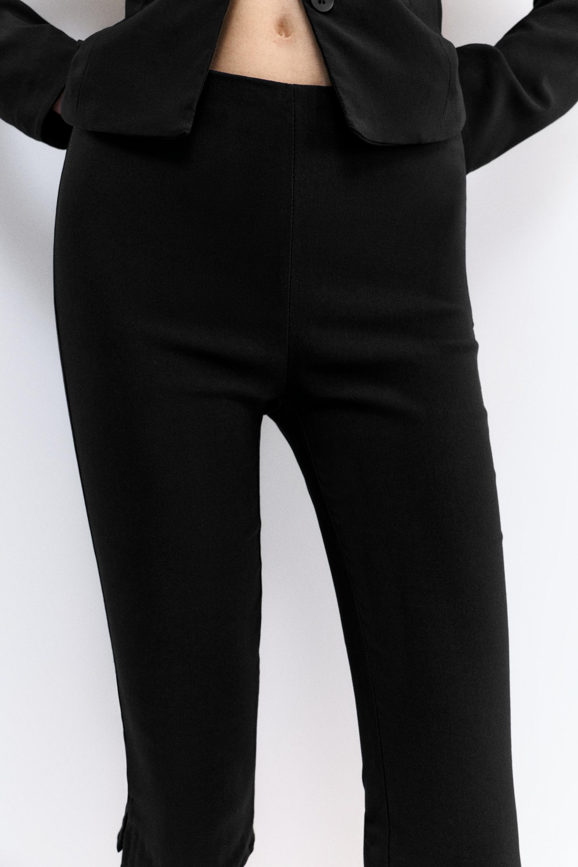 Capris — Black