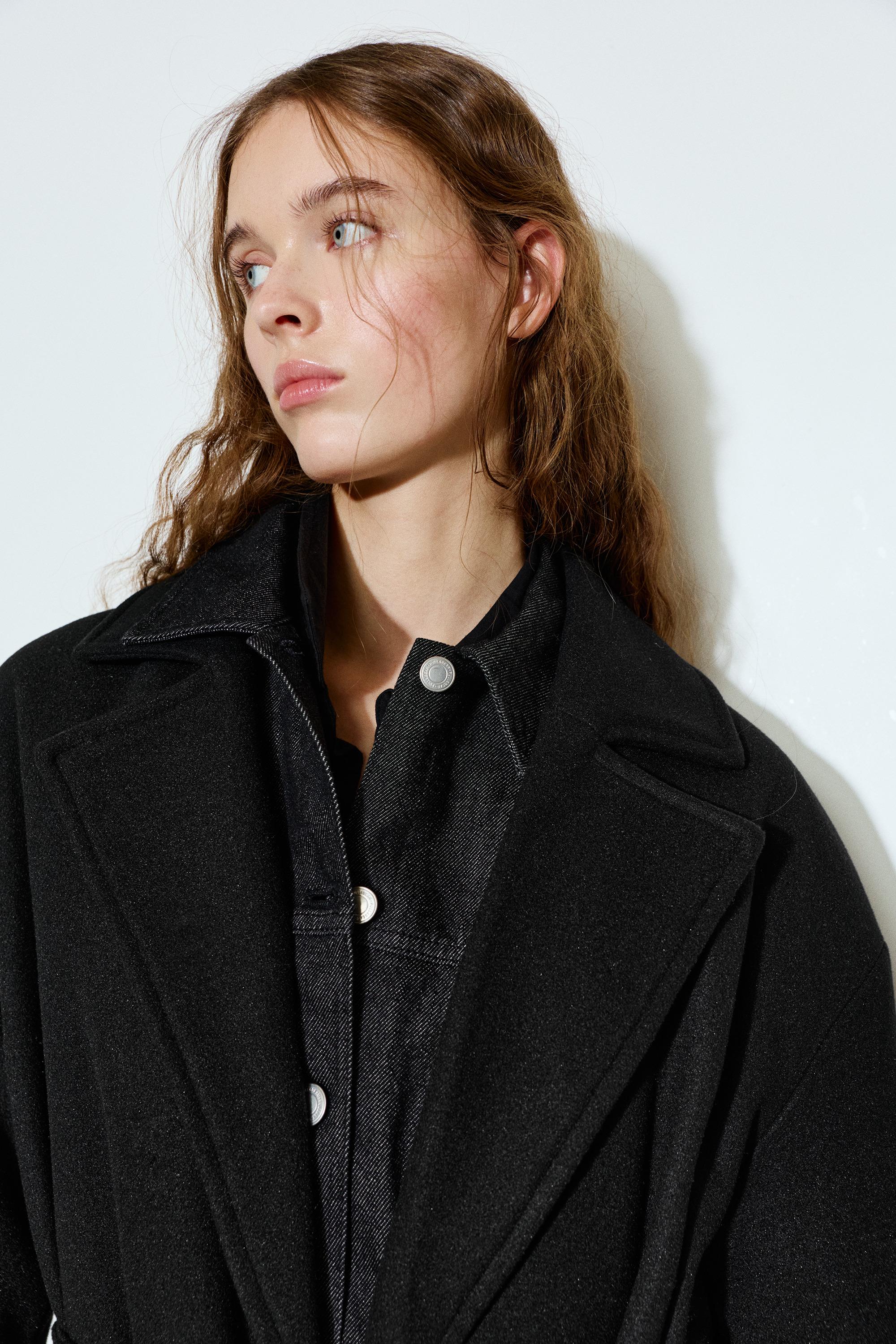 Long felt coat with belt — Black