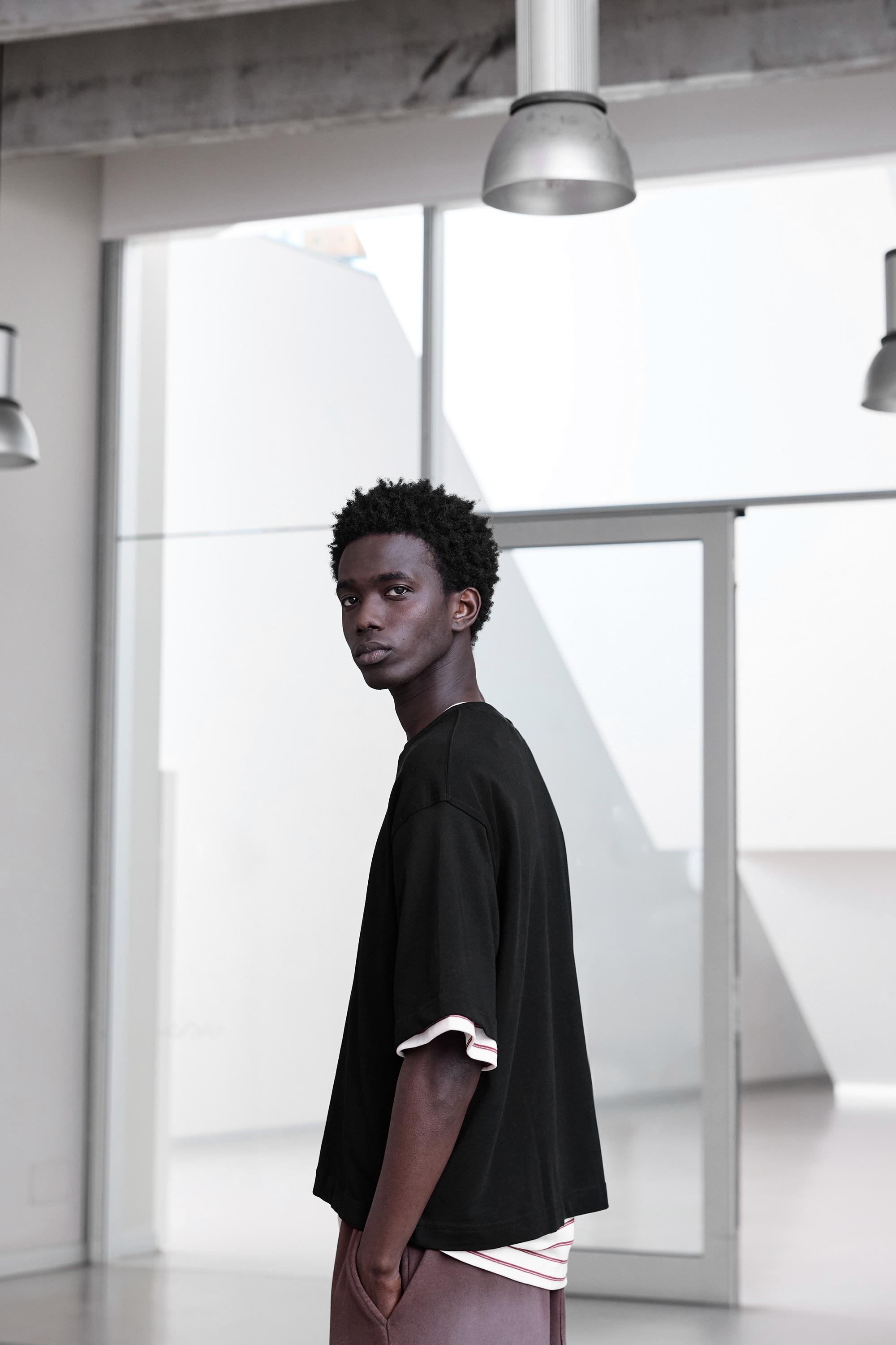 Cropped short sleeve T-shirt — Black