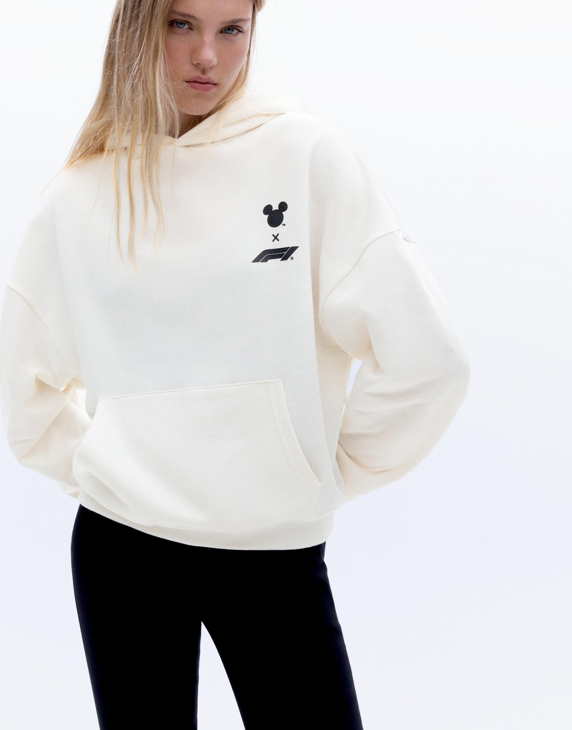 Pull&Bear Disney x F1 beyaz kapüşonlu sweatshirt