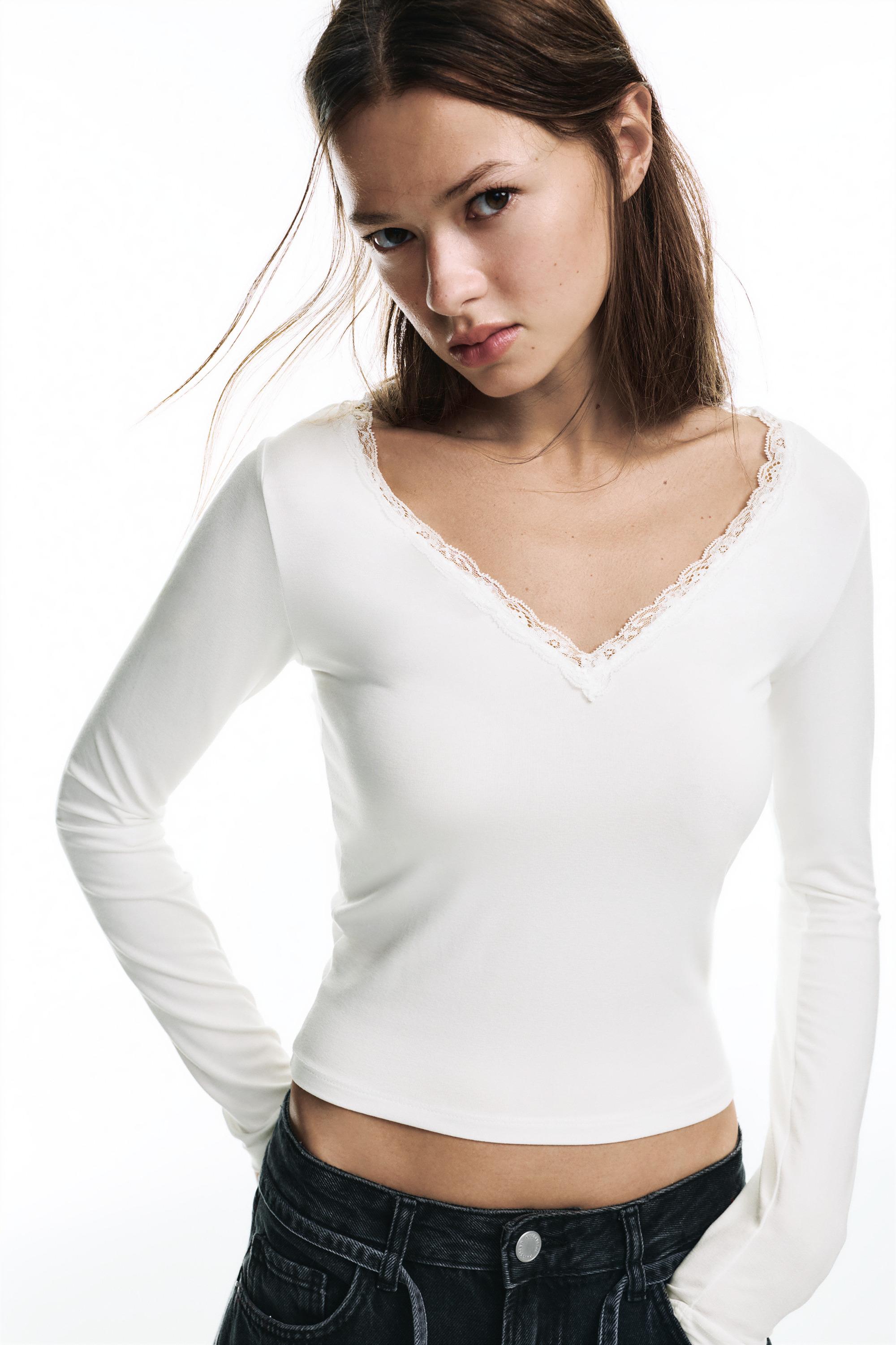 Lace trim neckline T-shirt — Off white