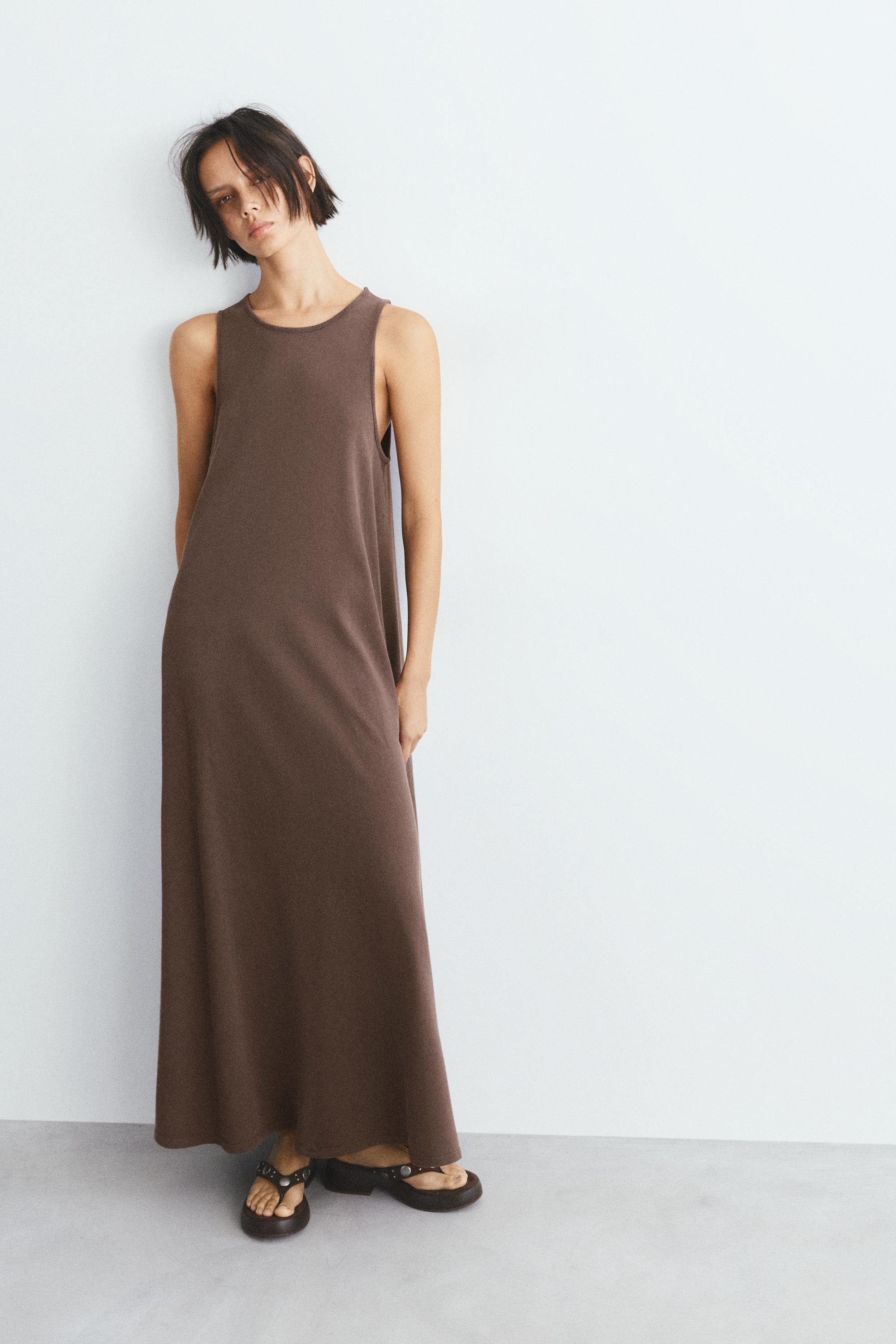 Long sleeveless dress — Brown