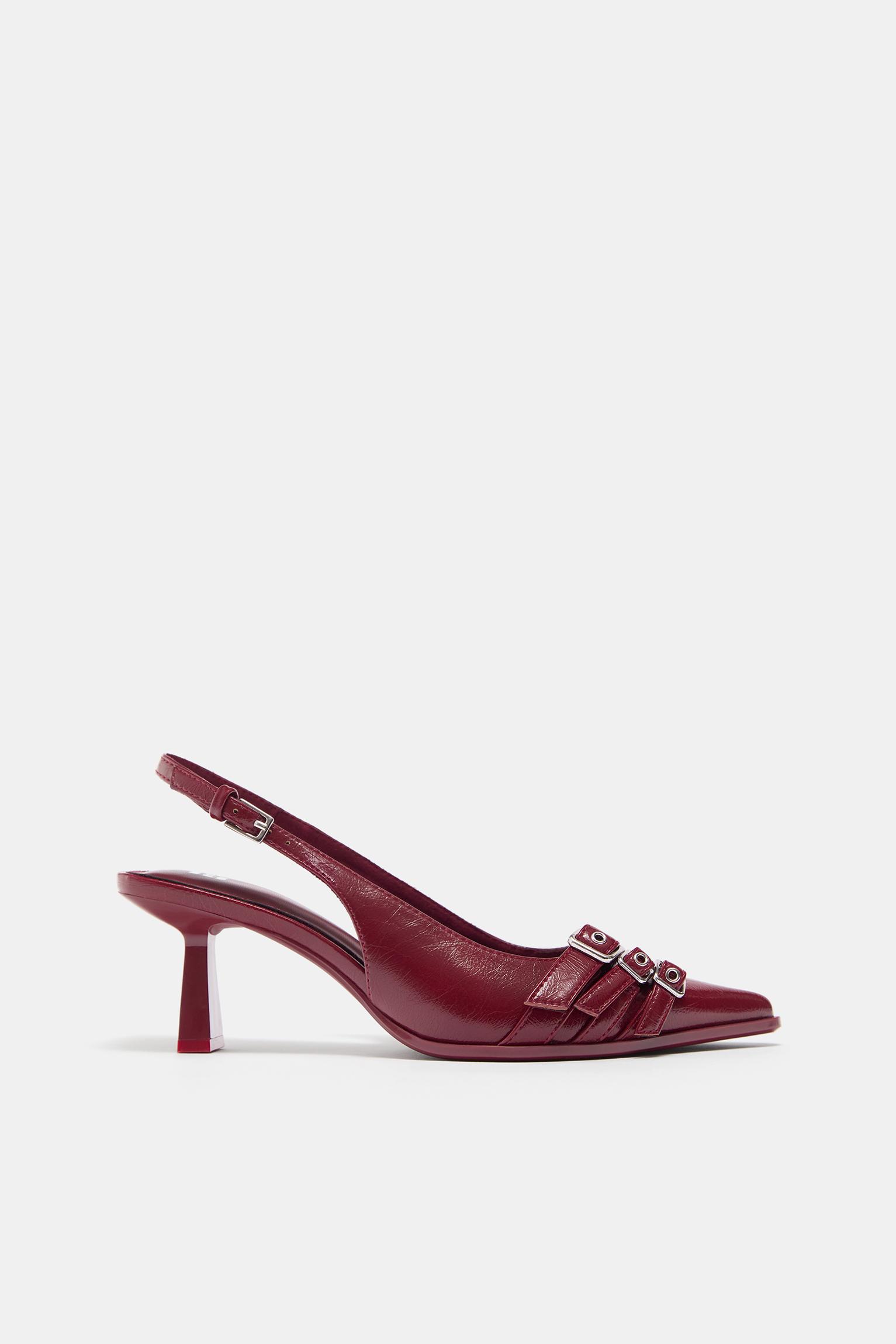 Buckled high-heel shoes — Red