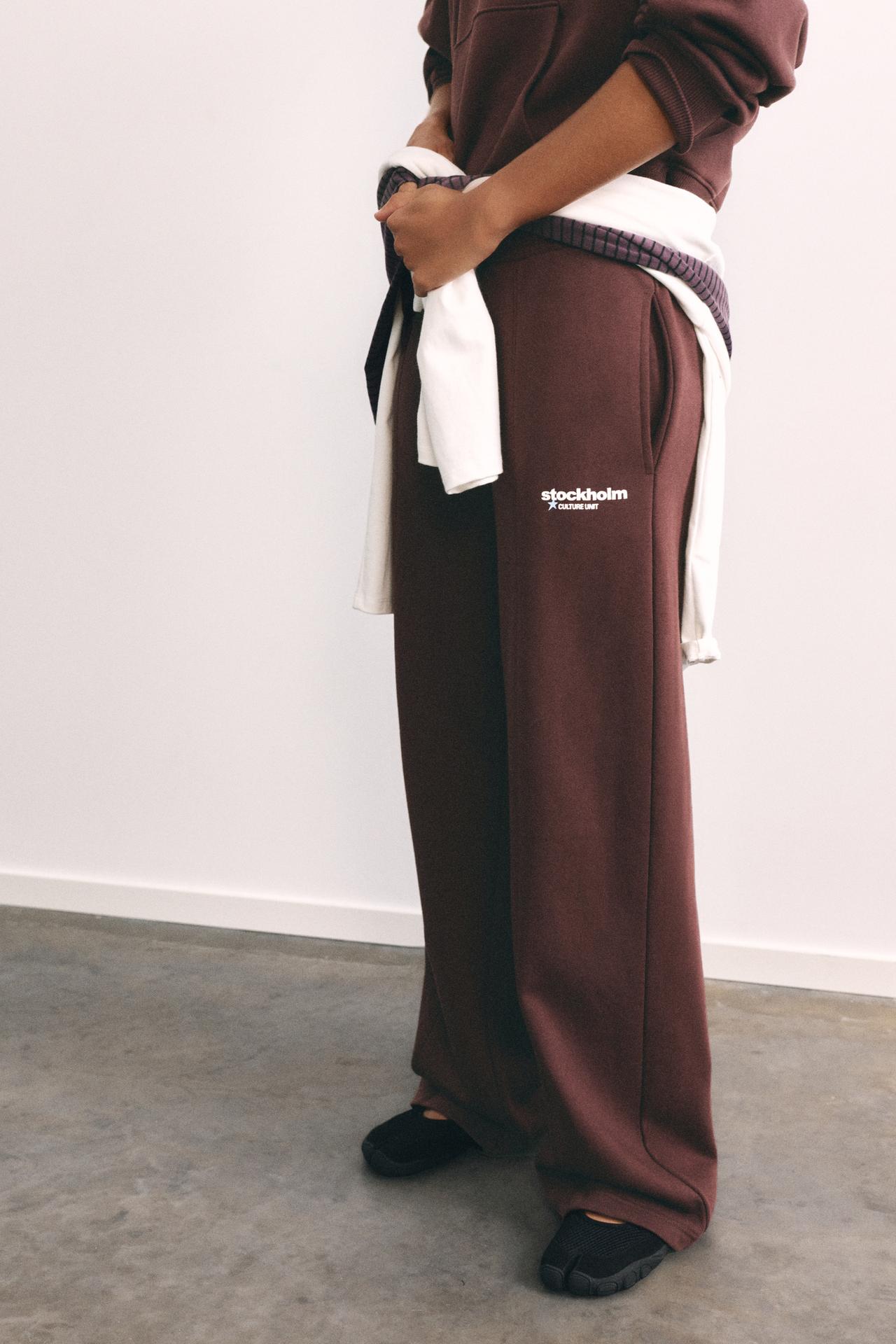 Graphic joggers — Maroon