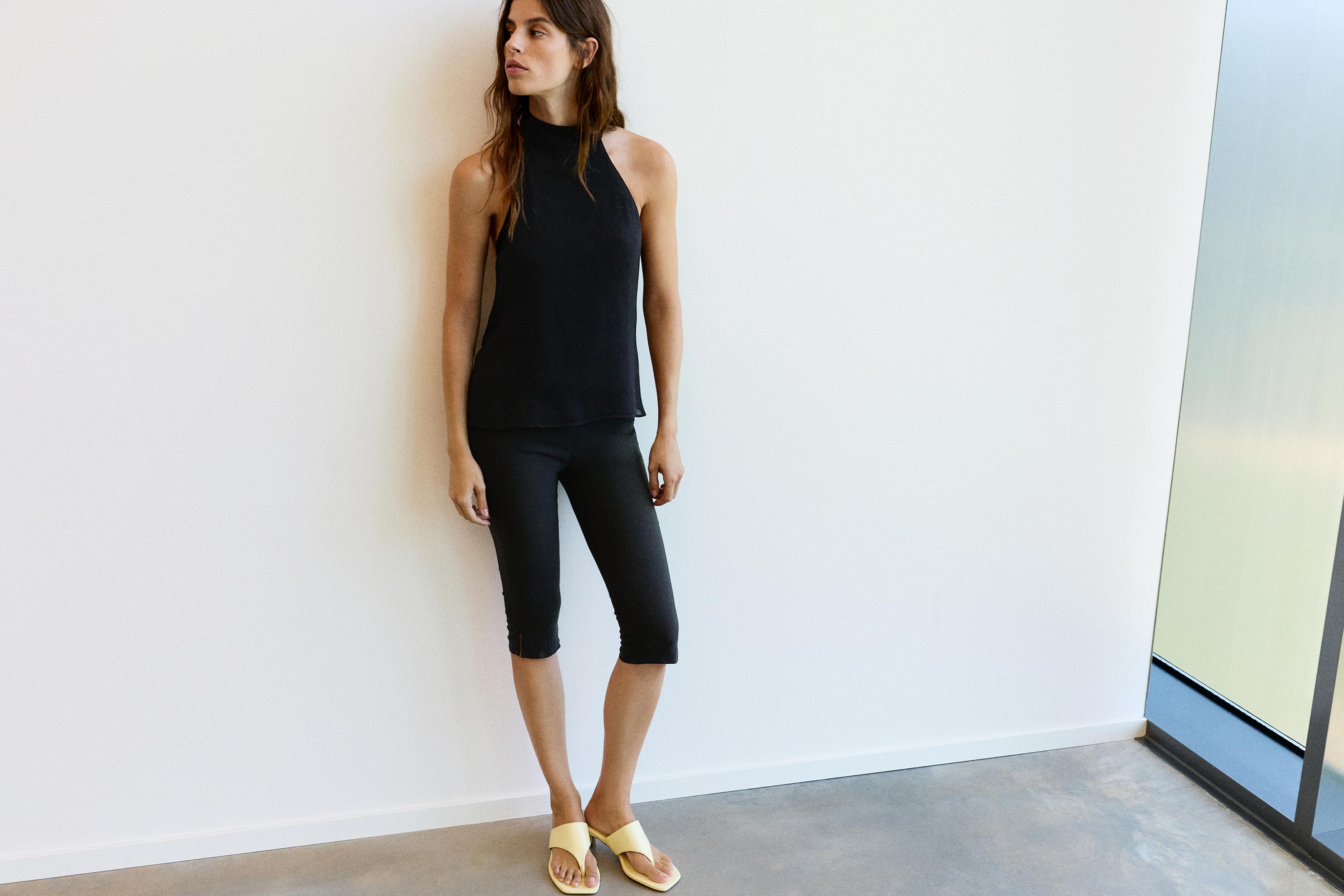 Flowing halter top — Black