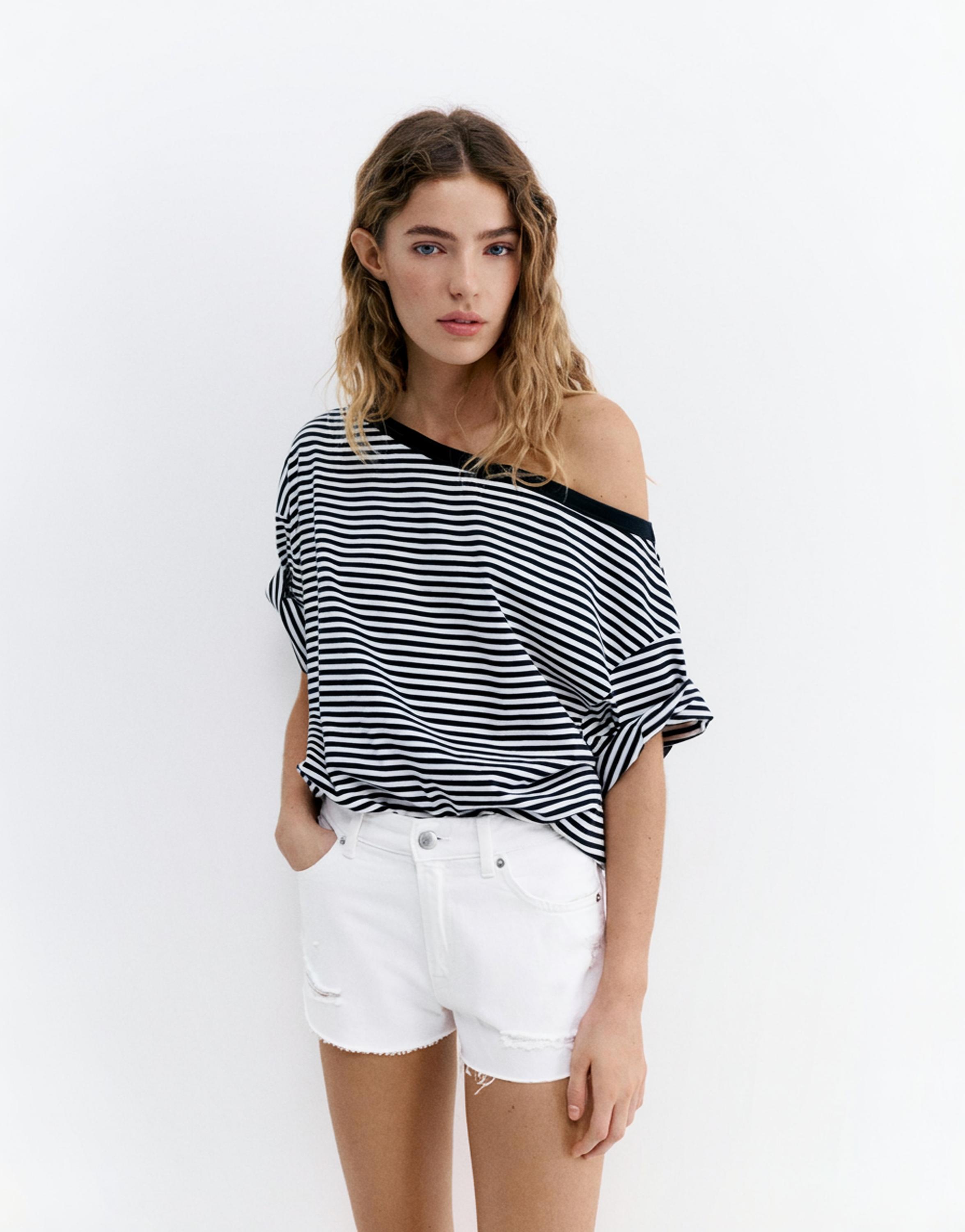 Mom fit ripped denim shorts — White