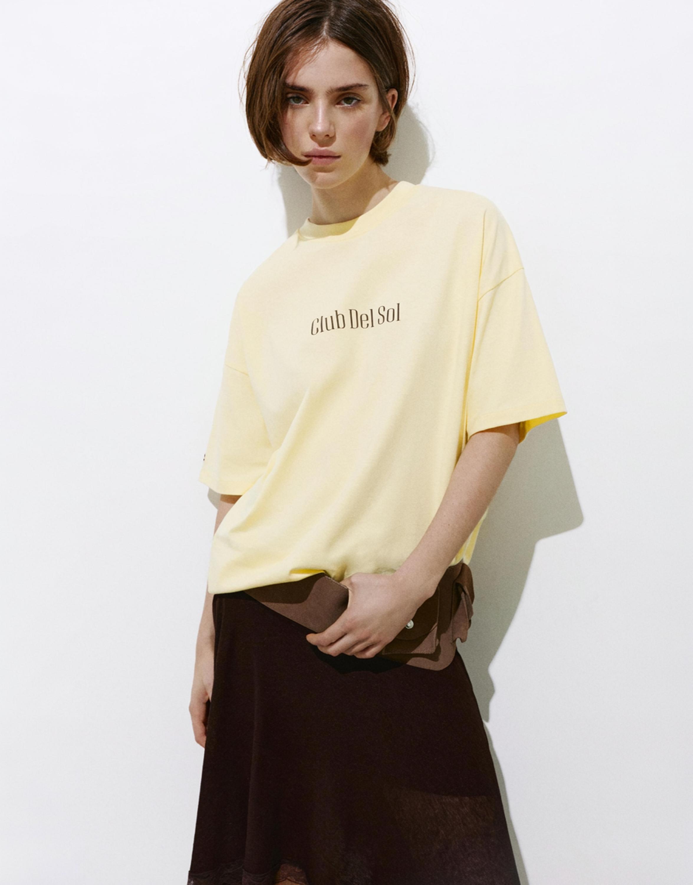Oversize T-shirt with graphic — Yellow