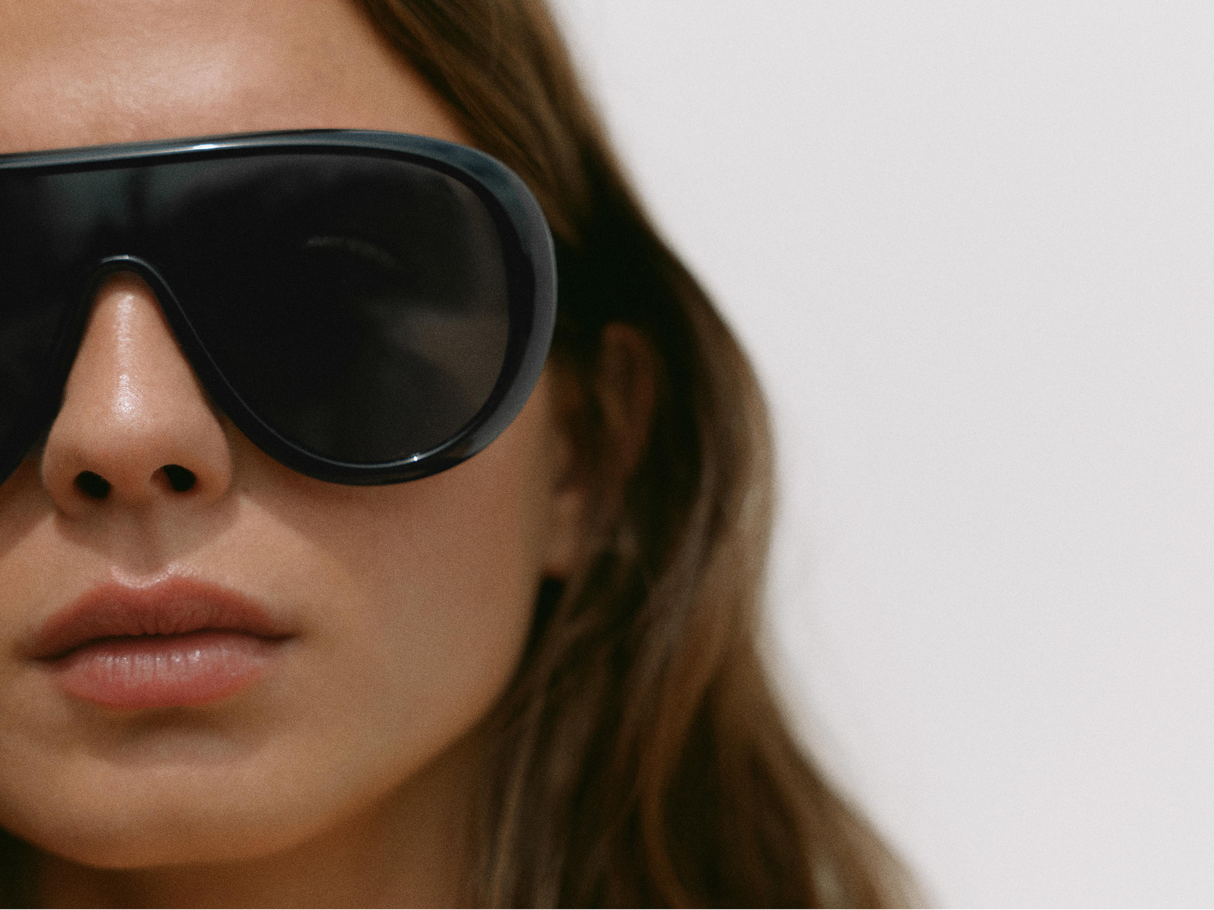 Resin aviator sunglasses — Black