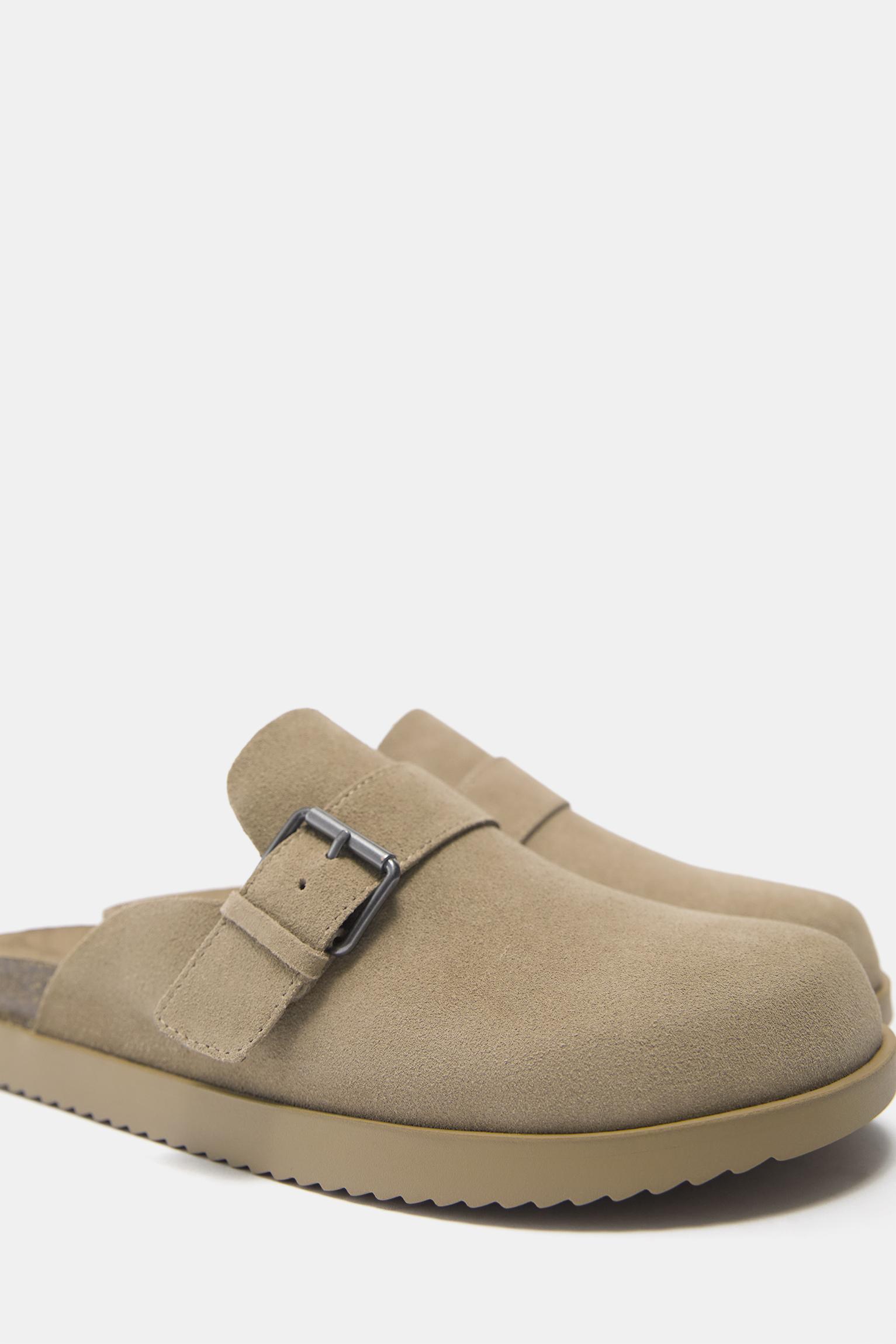 Leather buckle clogs — Ecru