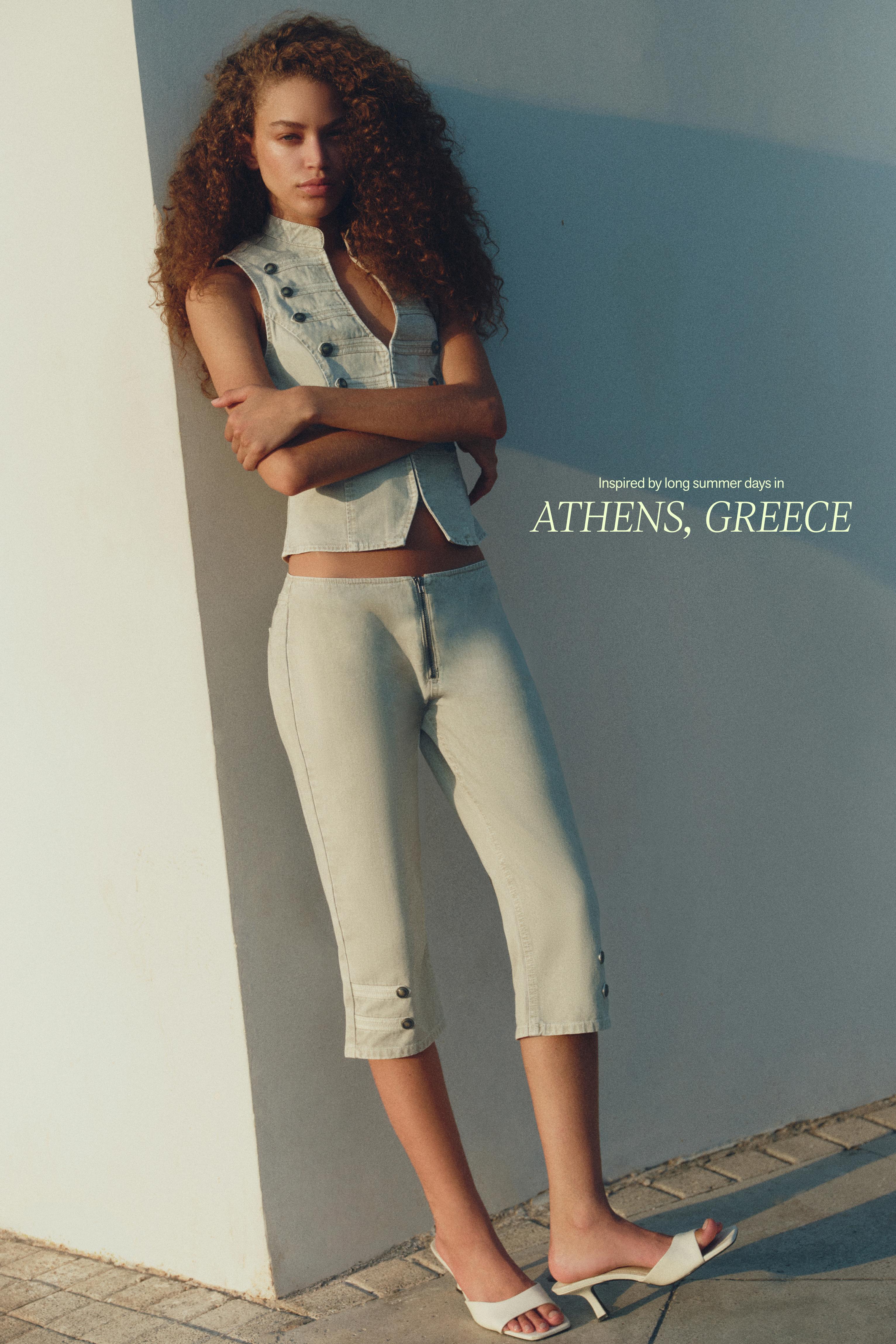Capris with buttons and toggles — Khaki