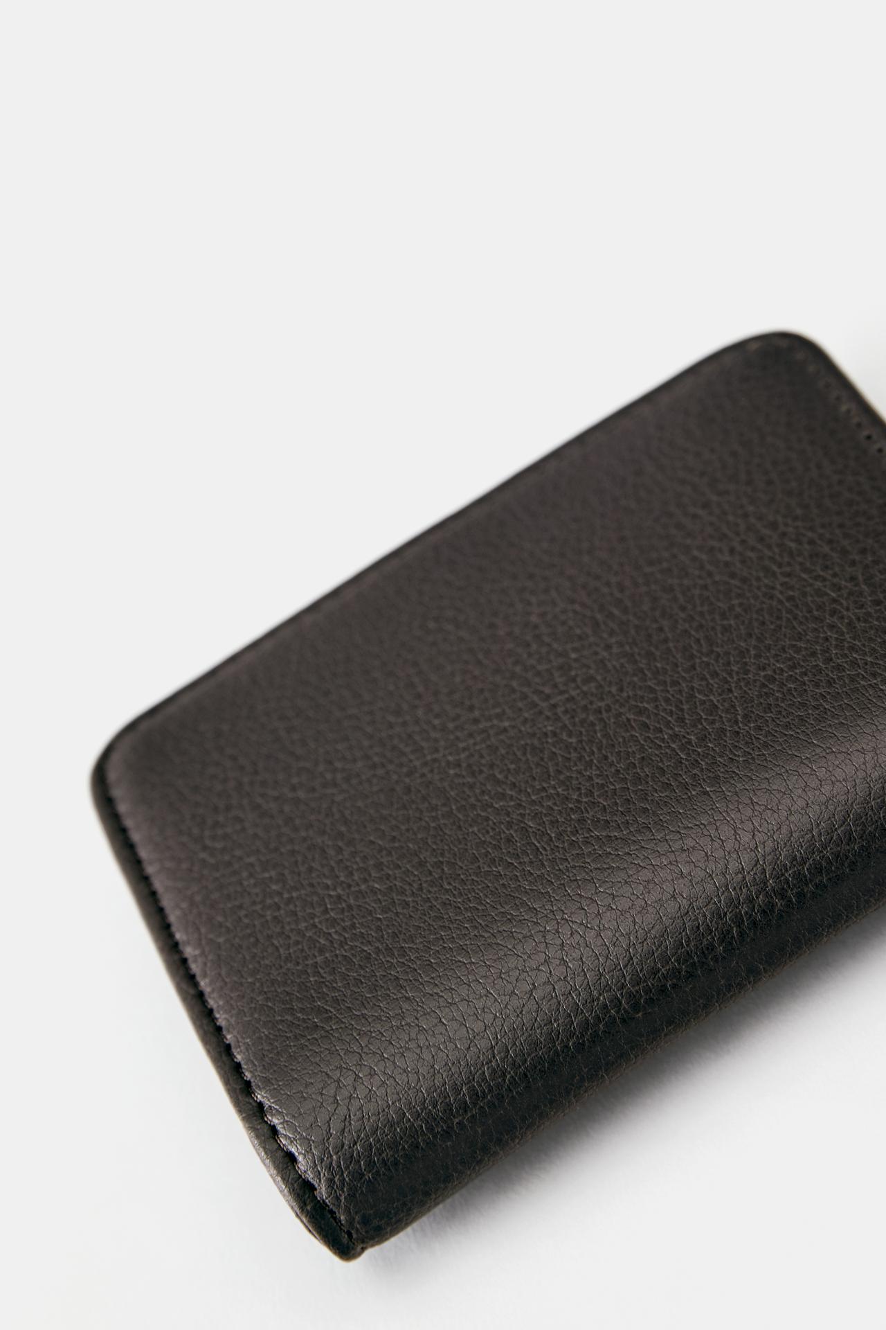 Textured wallet — Brown