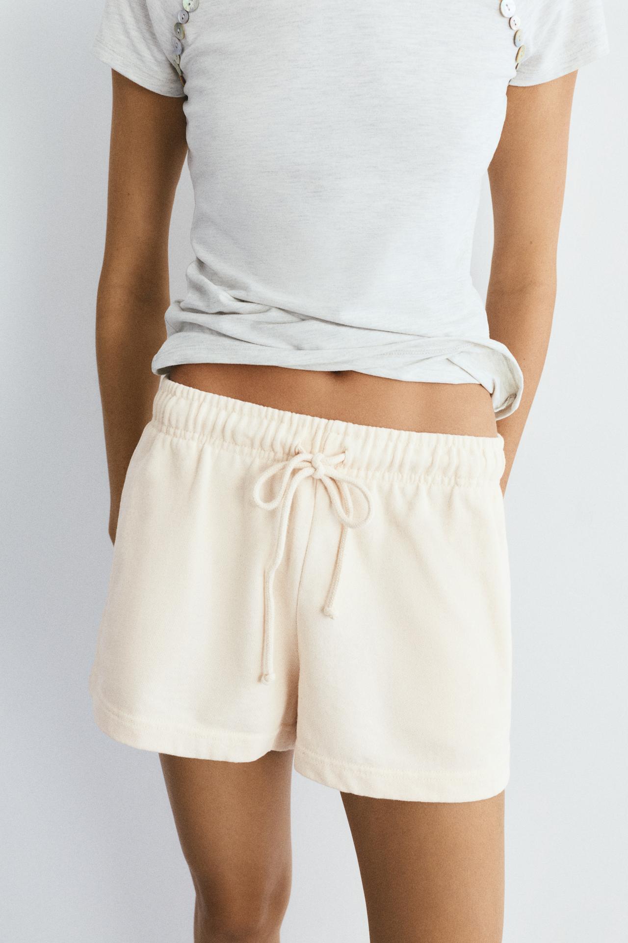 Sports shorts with elastic waist — Ecru