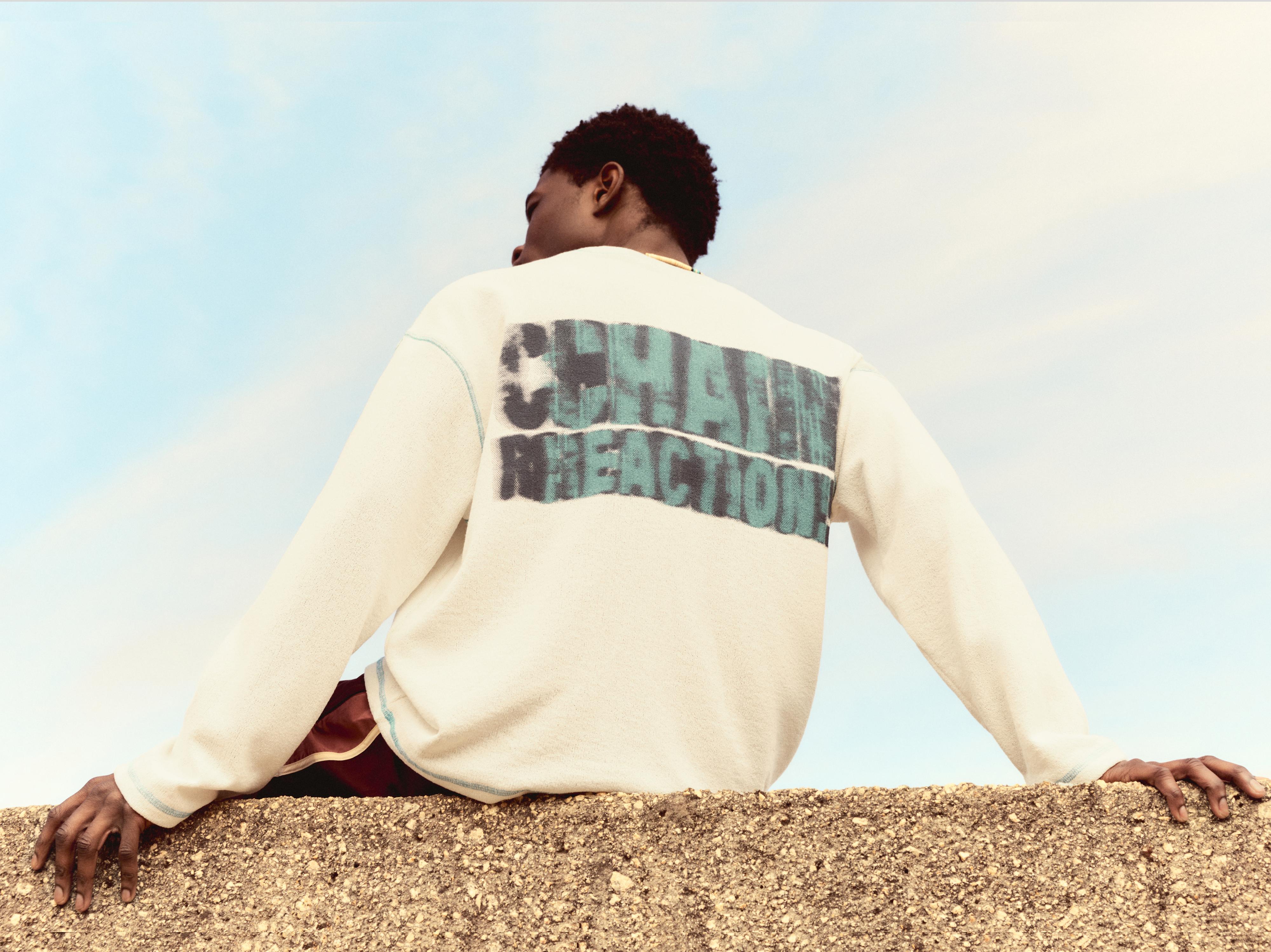 Long sleeve graphic T-shirt with topstitching — Ecru