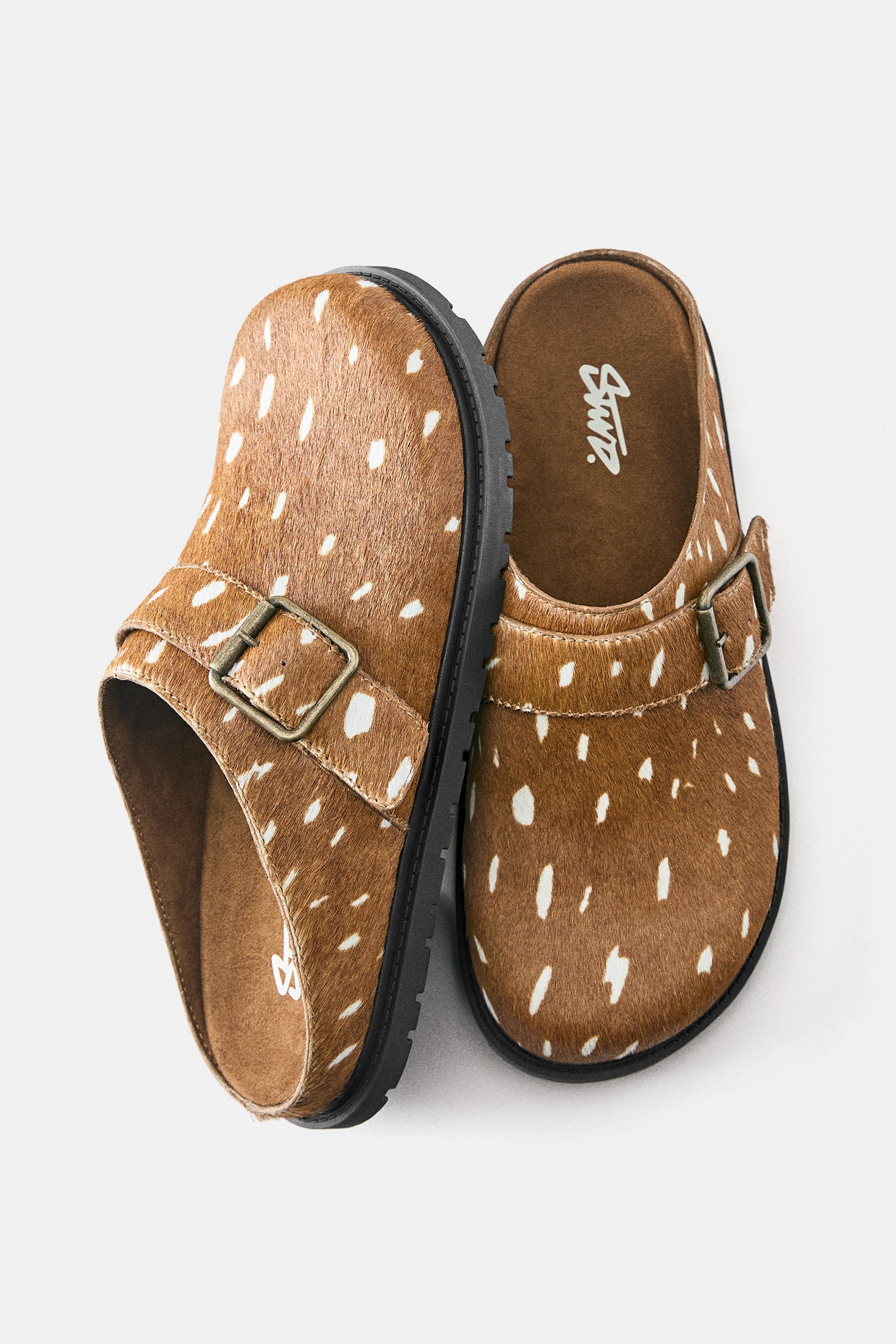 Leather buckle clogs — Brown