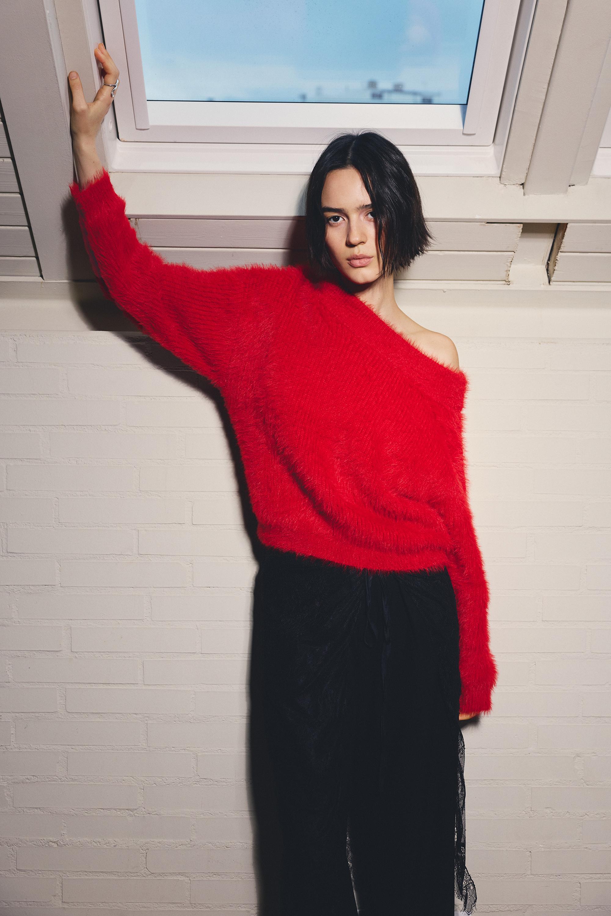 Asymmetric faux fur sweater — Red
