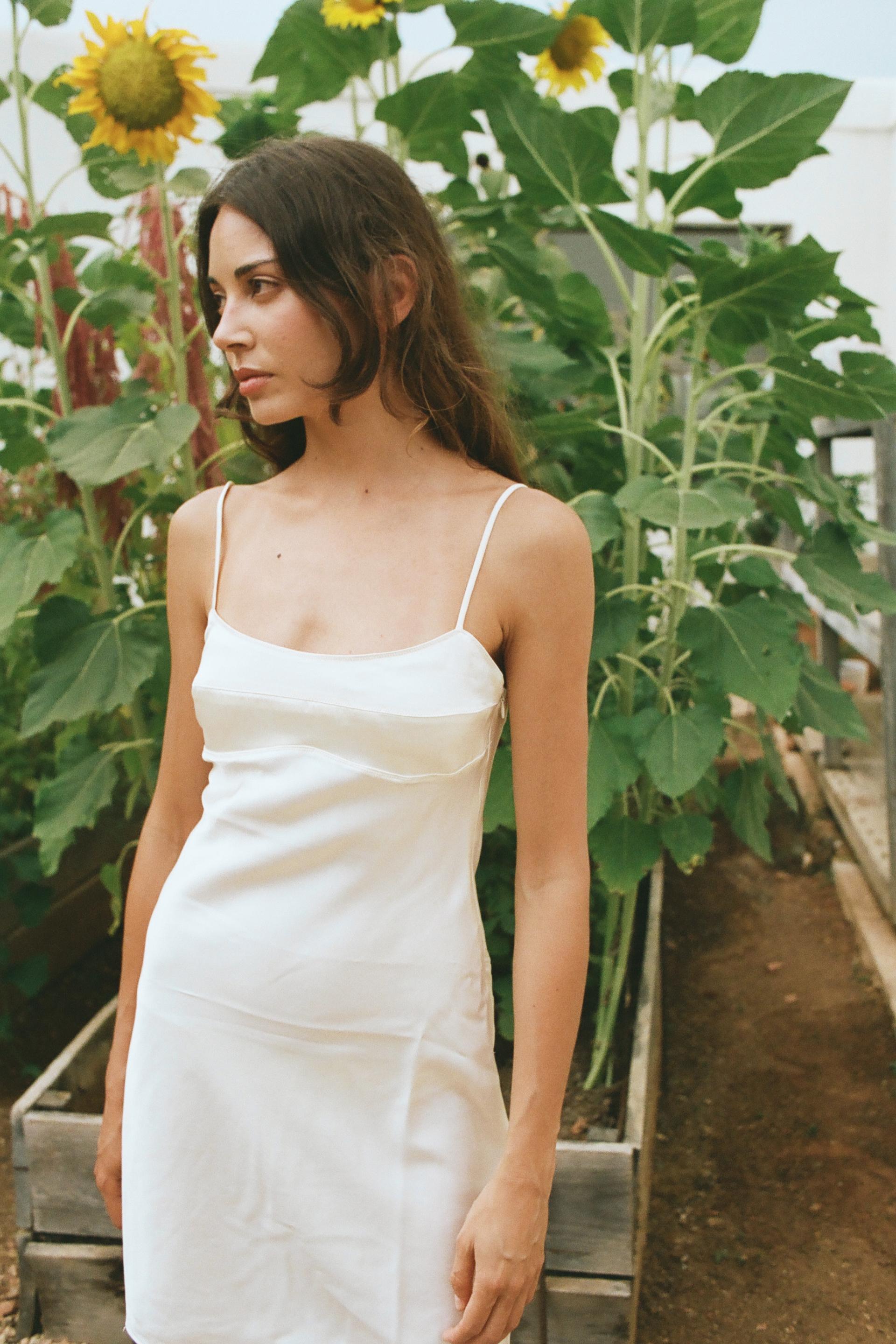Short satin strappy dress — Ecru