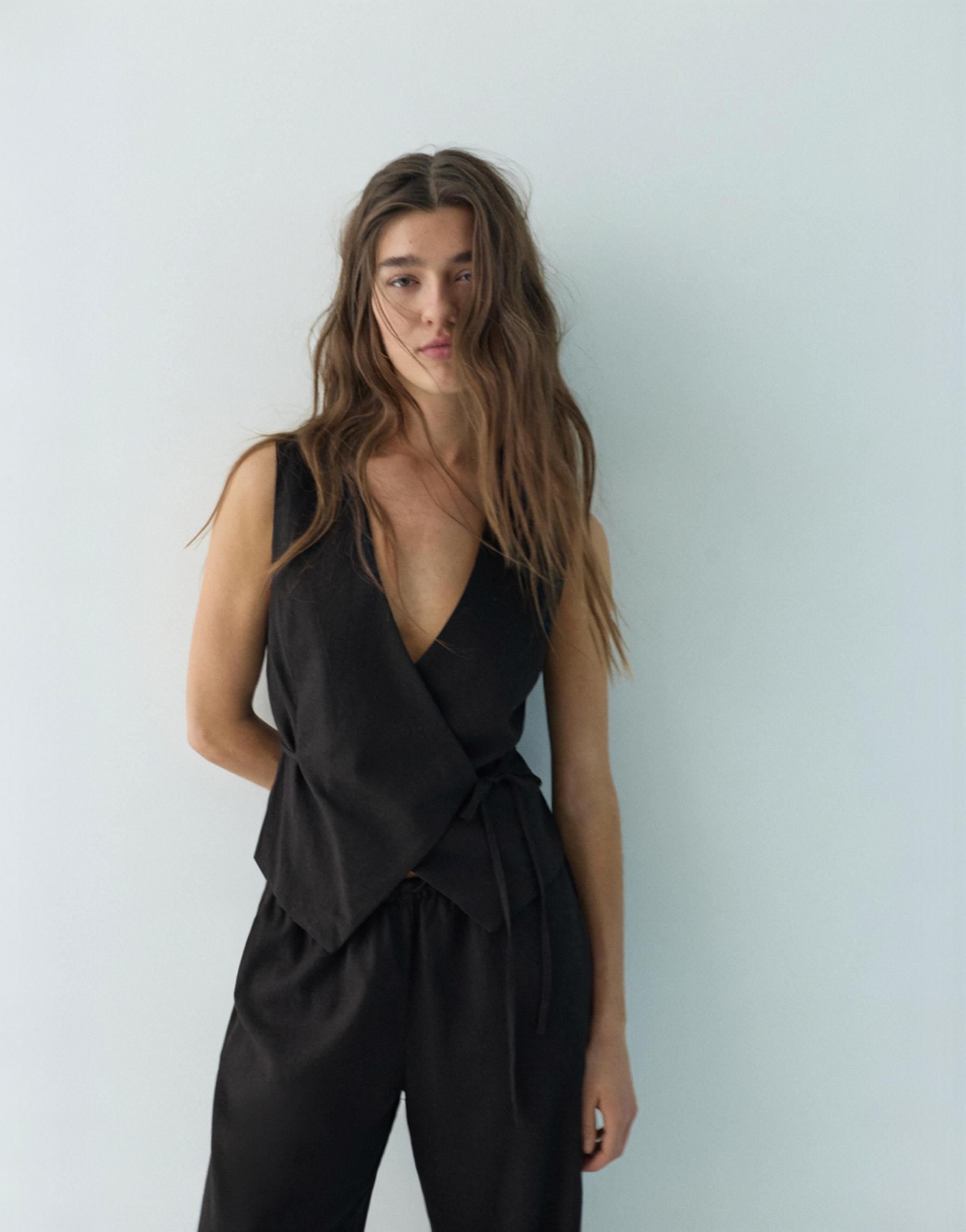Rustic linen-blend waistcoat — Black