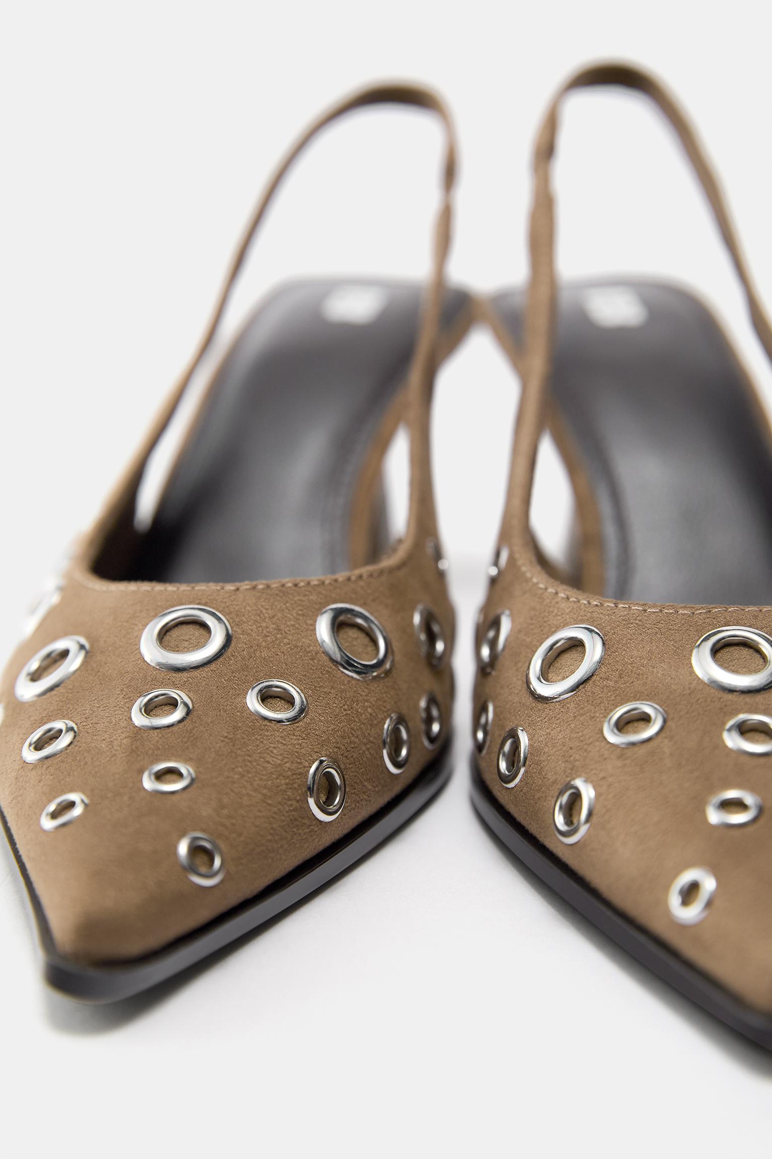 Studded high-heel shoes — Brown