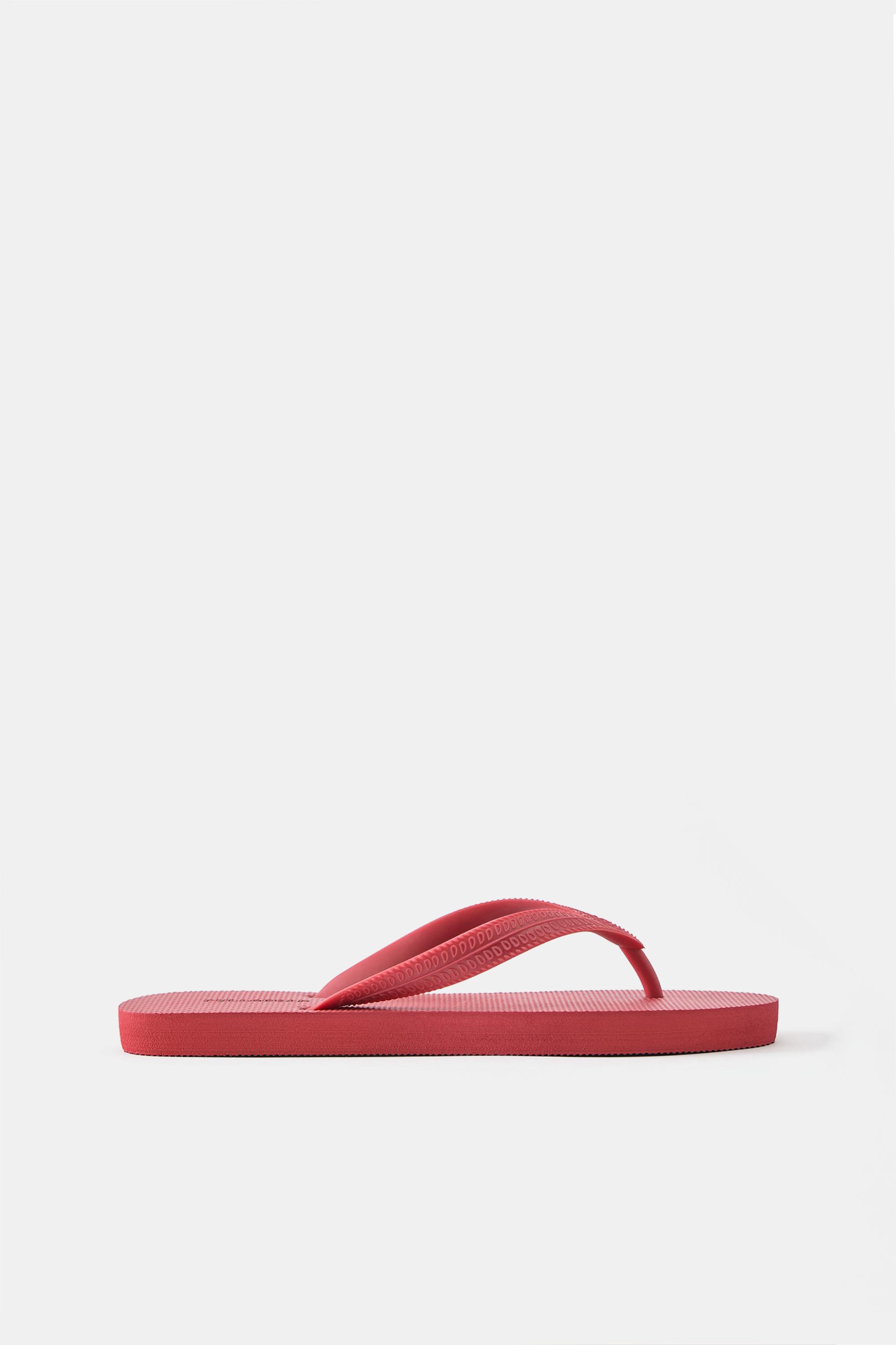 Flat sandals — Red