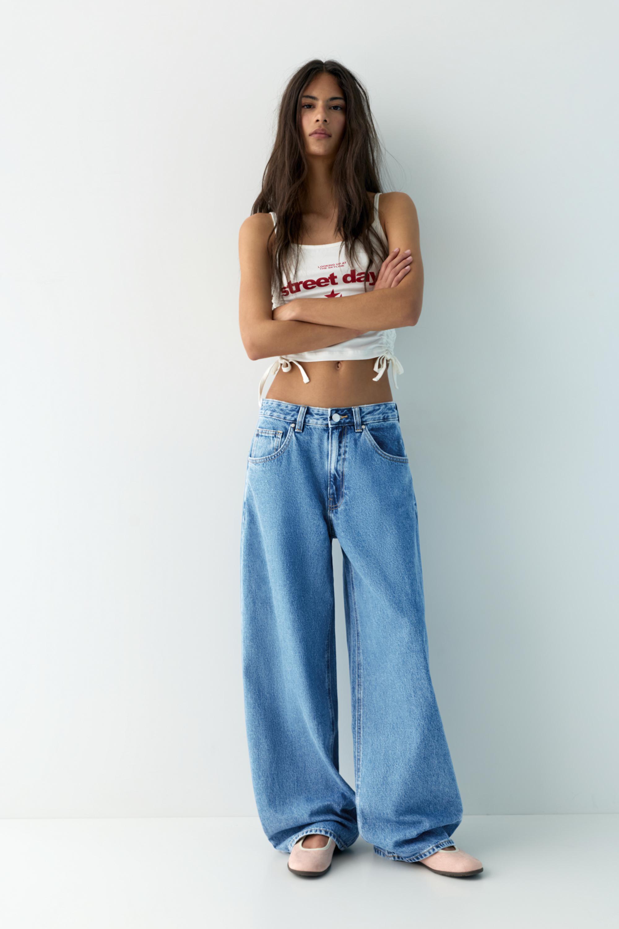 Balloon fit jeans with embroidered text — Medium blue