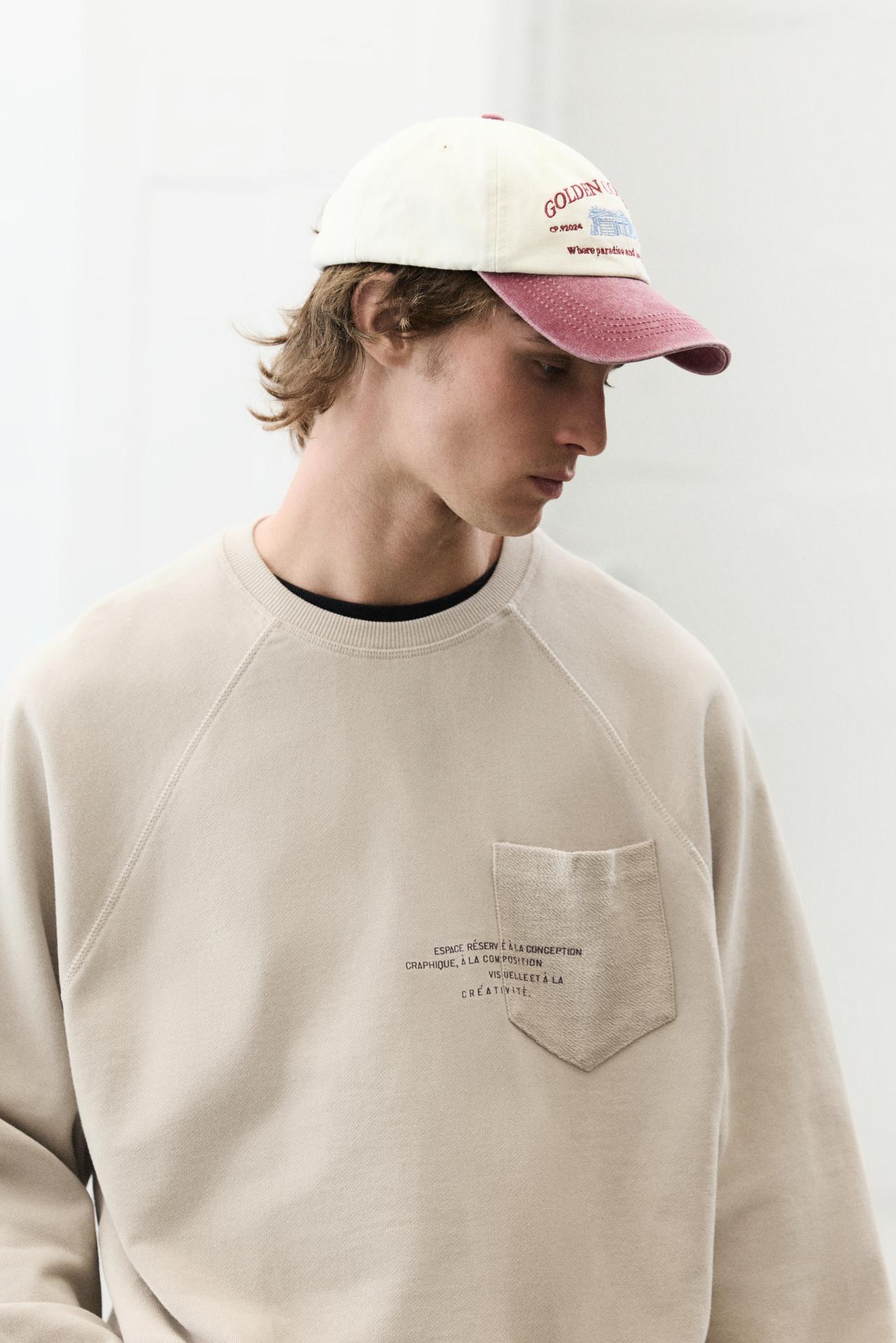 Sweatshirt with pocket and slogan — Sand