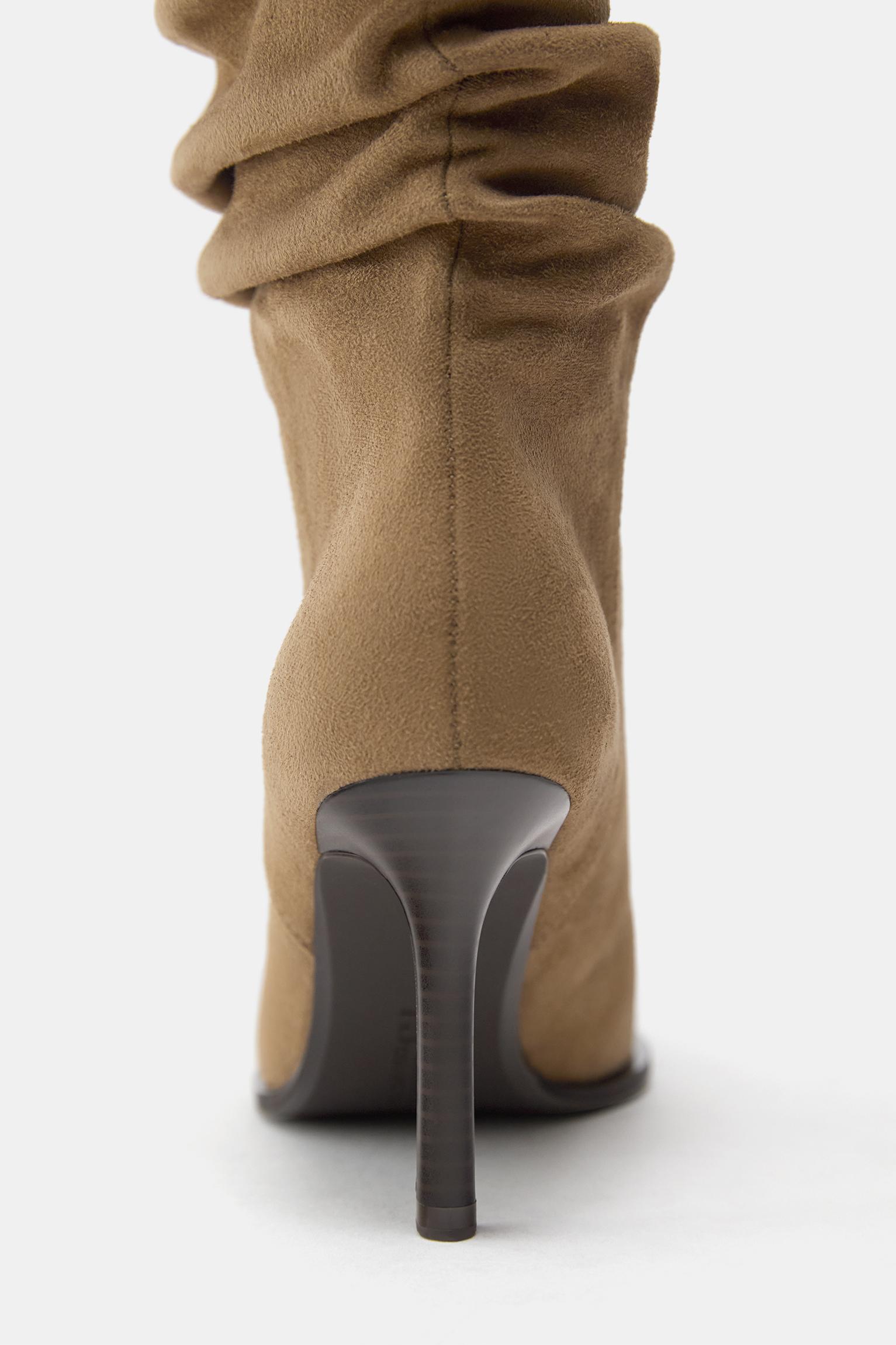High-heel ruched boots — Sand