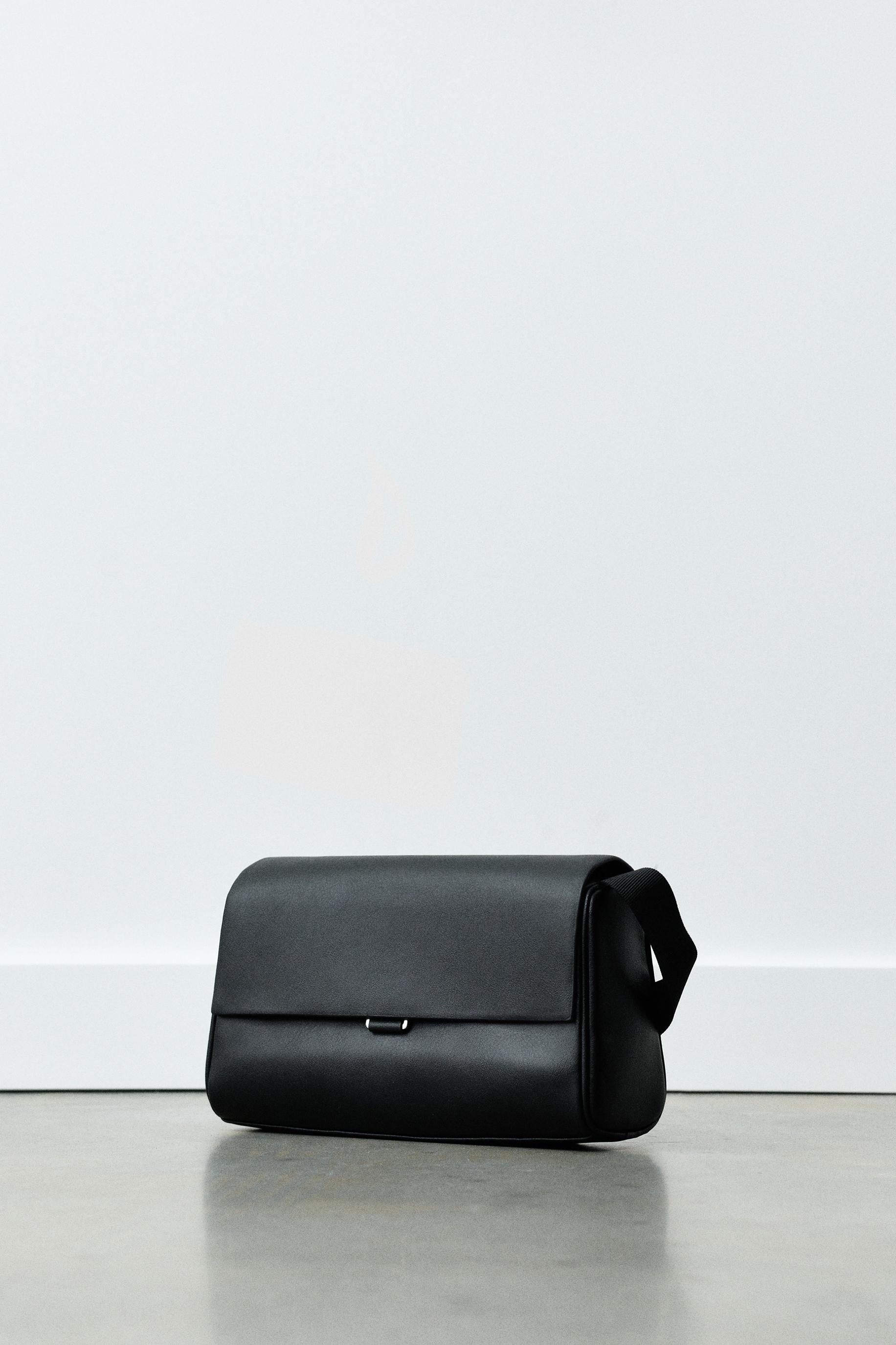 Crossbody bag with flap — Black