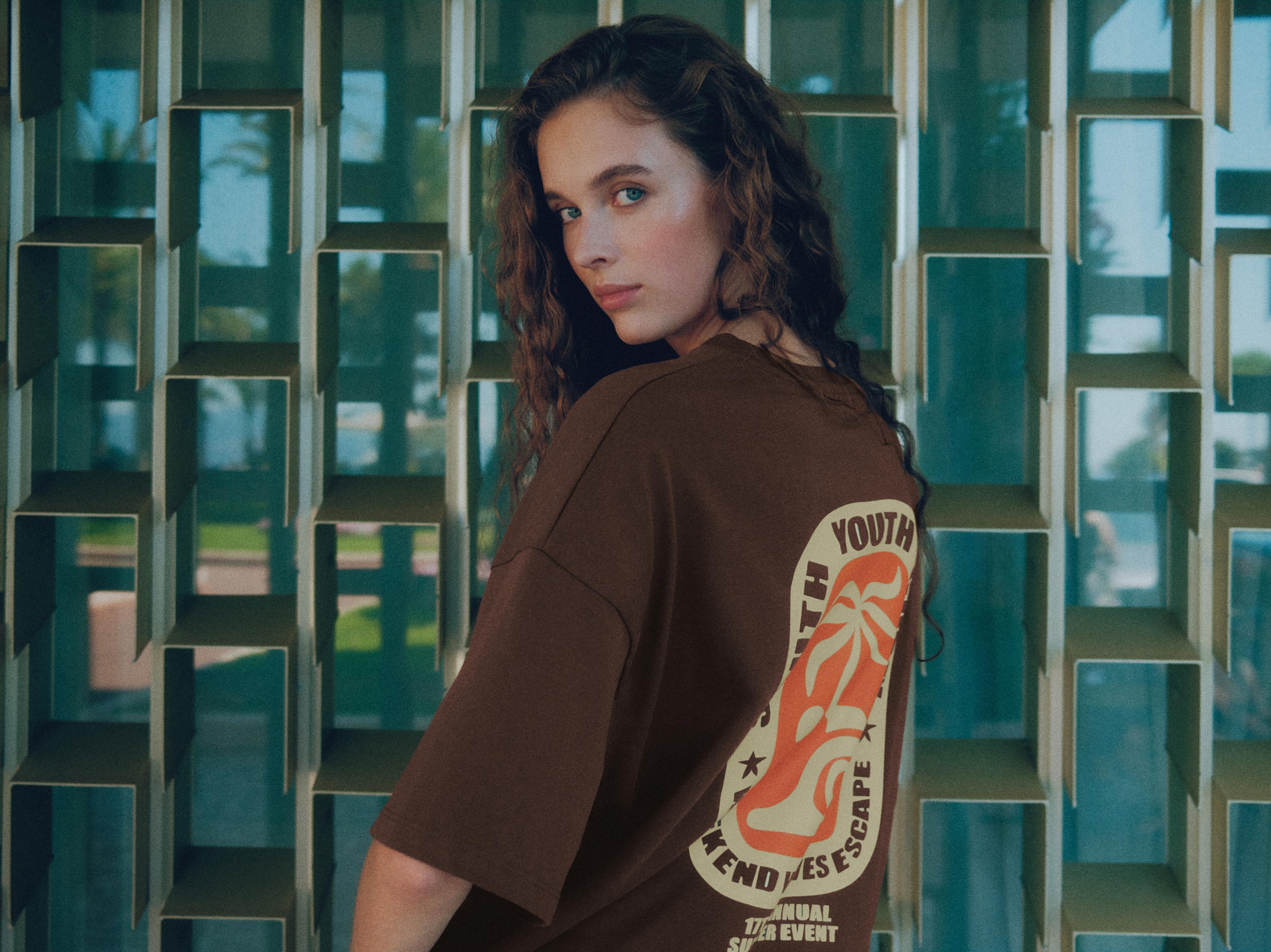 Brown palm tree graphic T-shirt — Brown