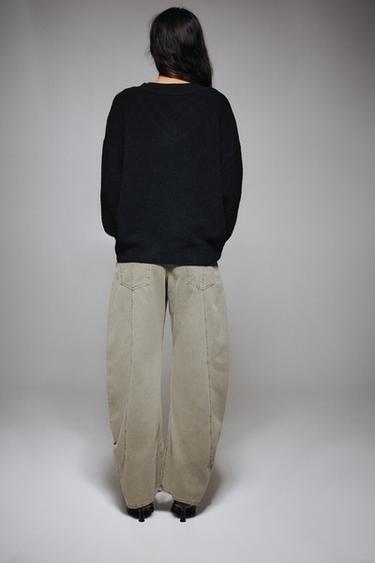 Boxy V-neck jumper — Black 2