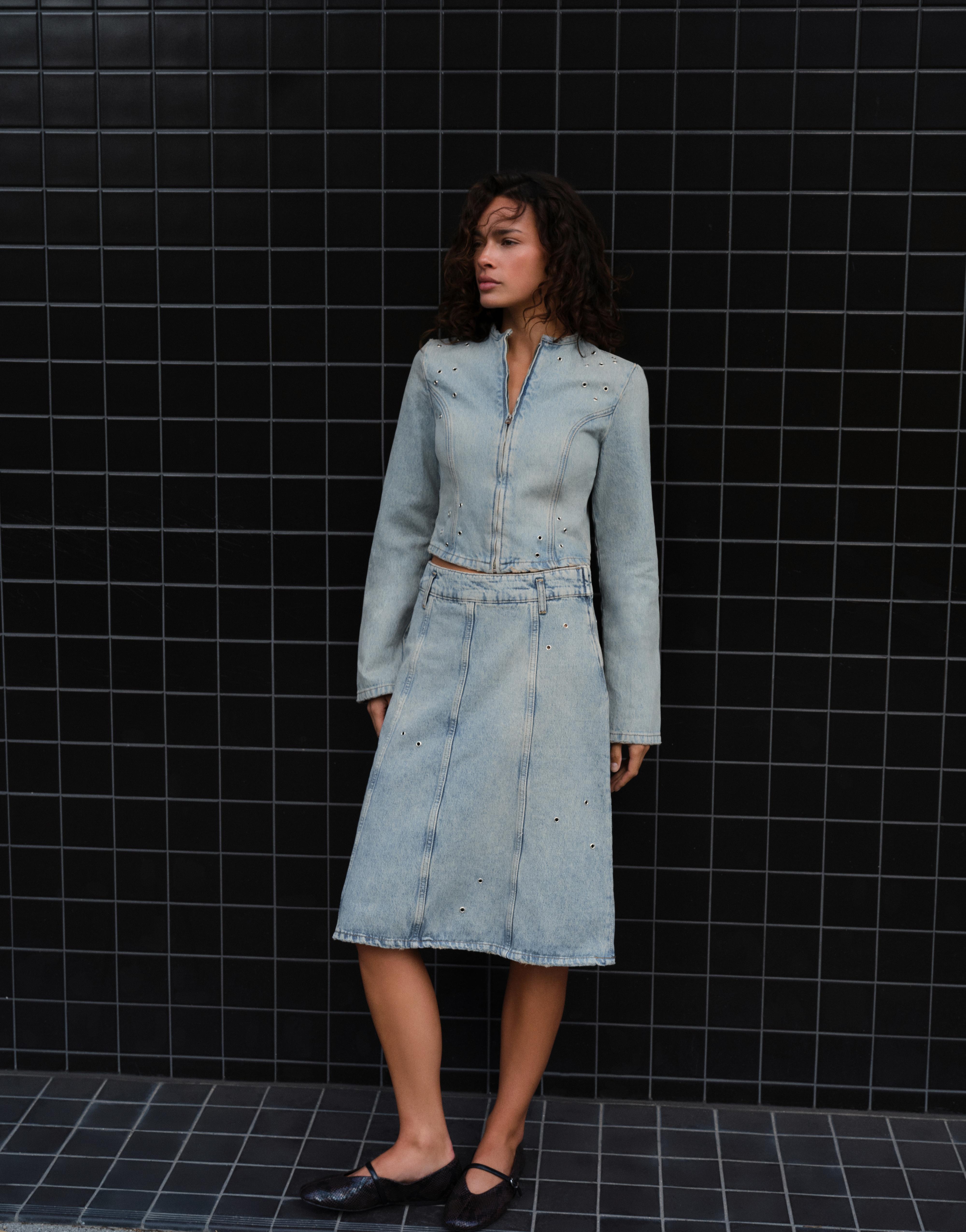 Eyelet midi skirt — Pale blue