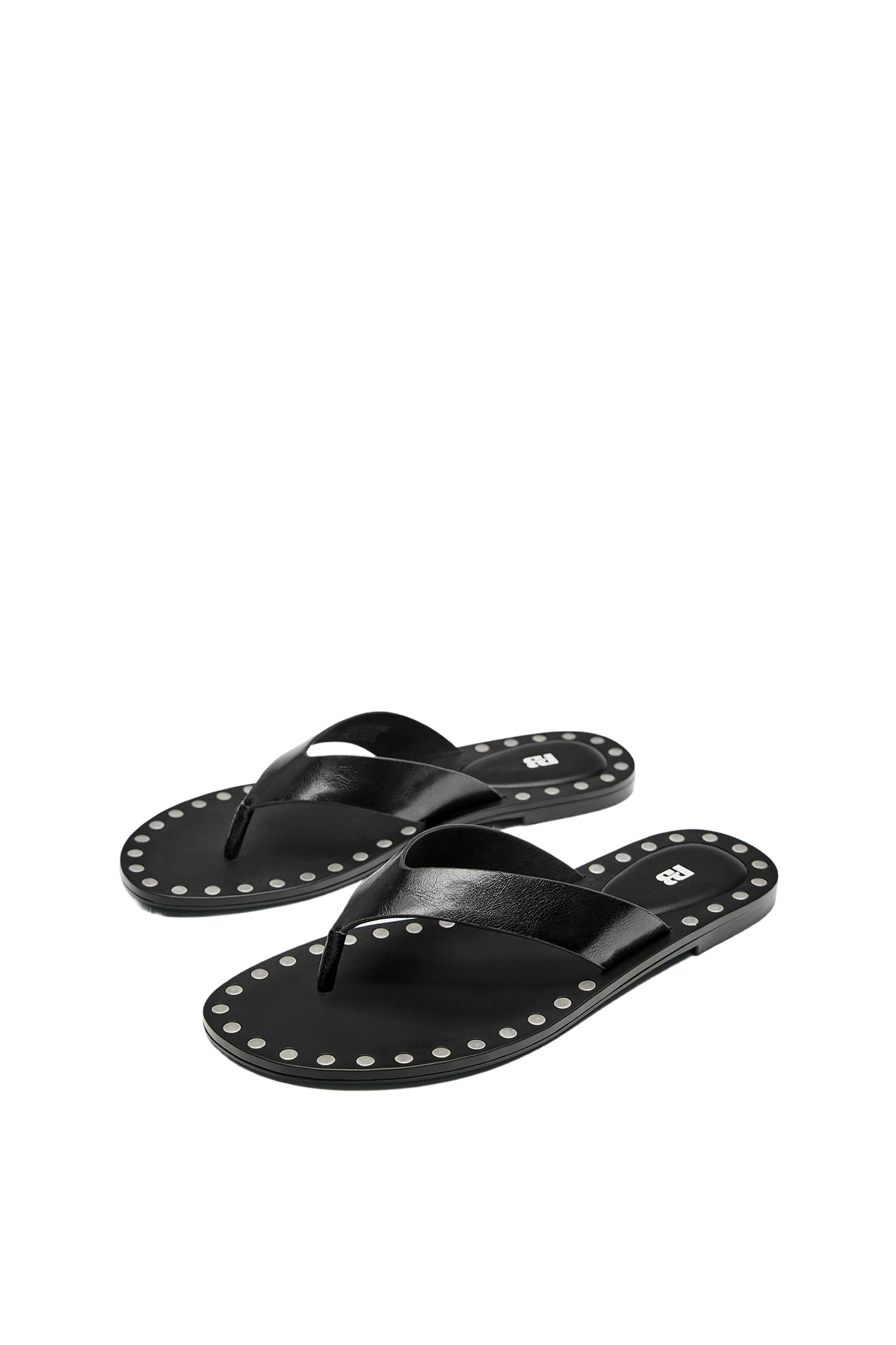 Flat studded sandals — Black