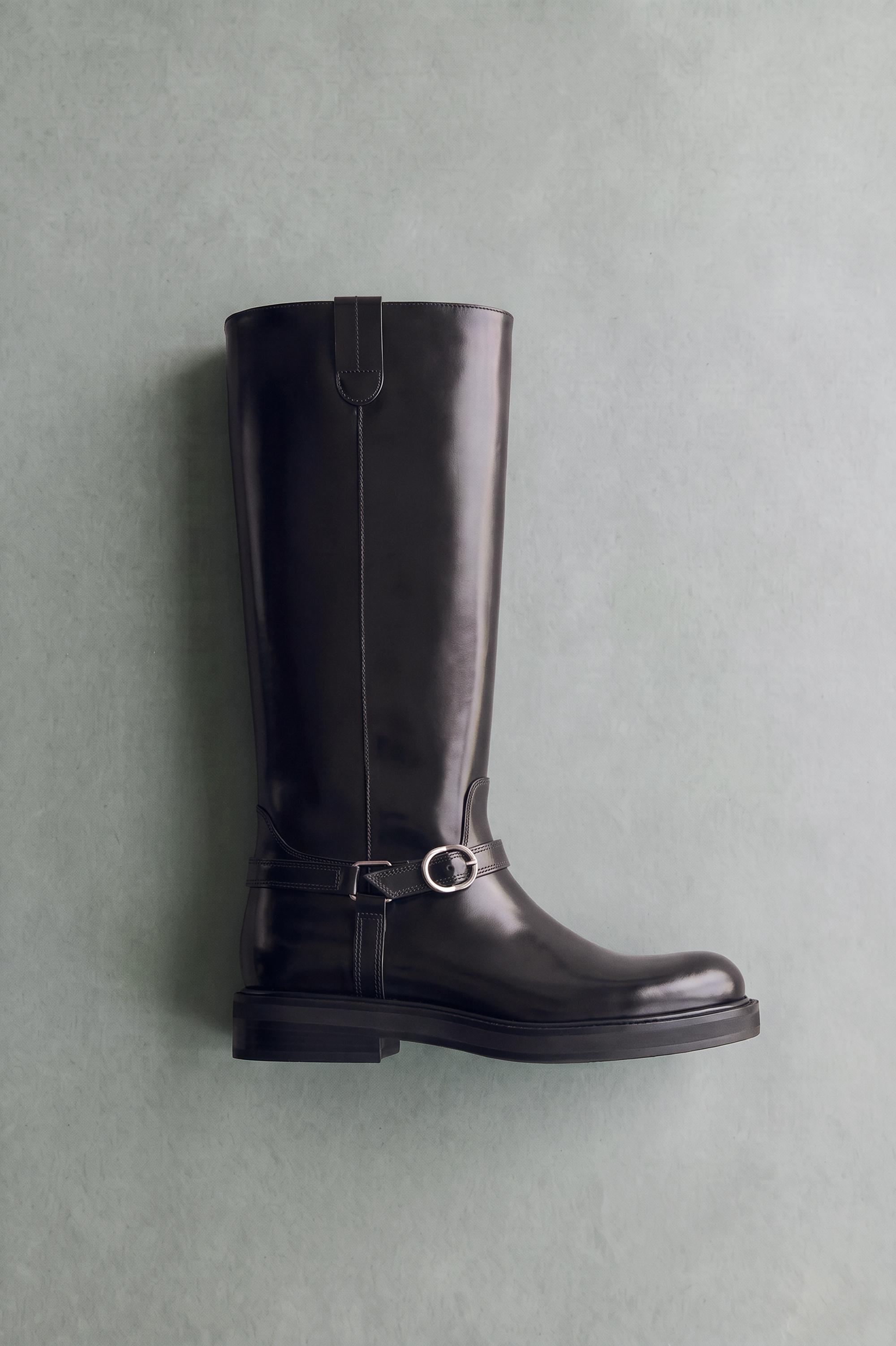 Flat high-leg buckled boots — Burgundy