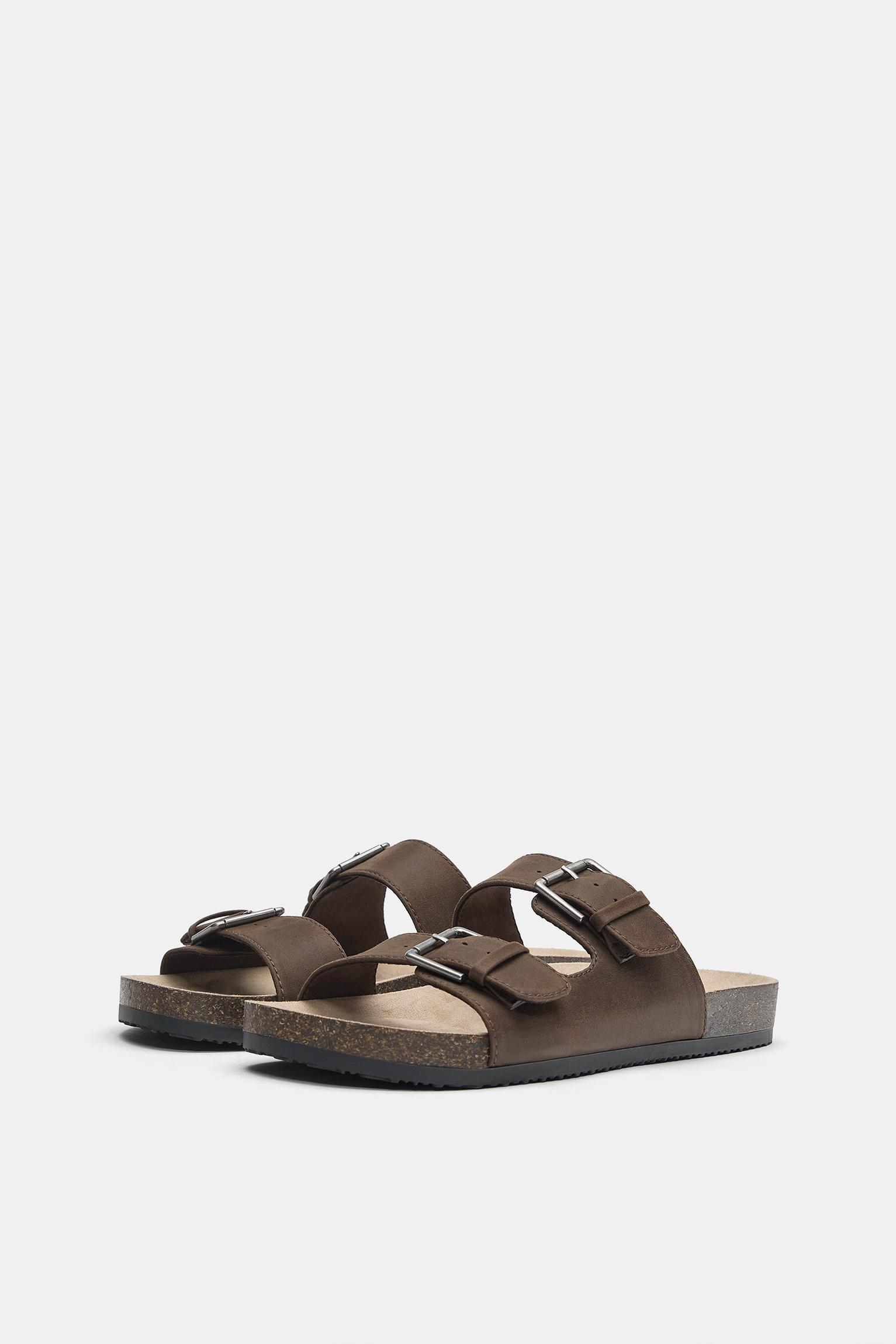 Buckled flat sandals — Brown