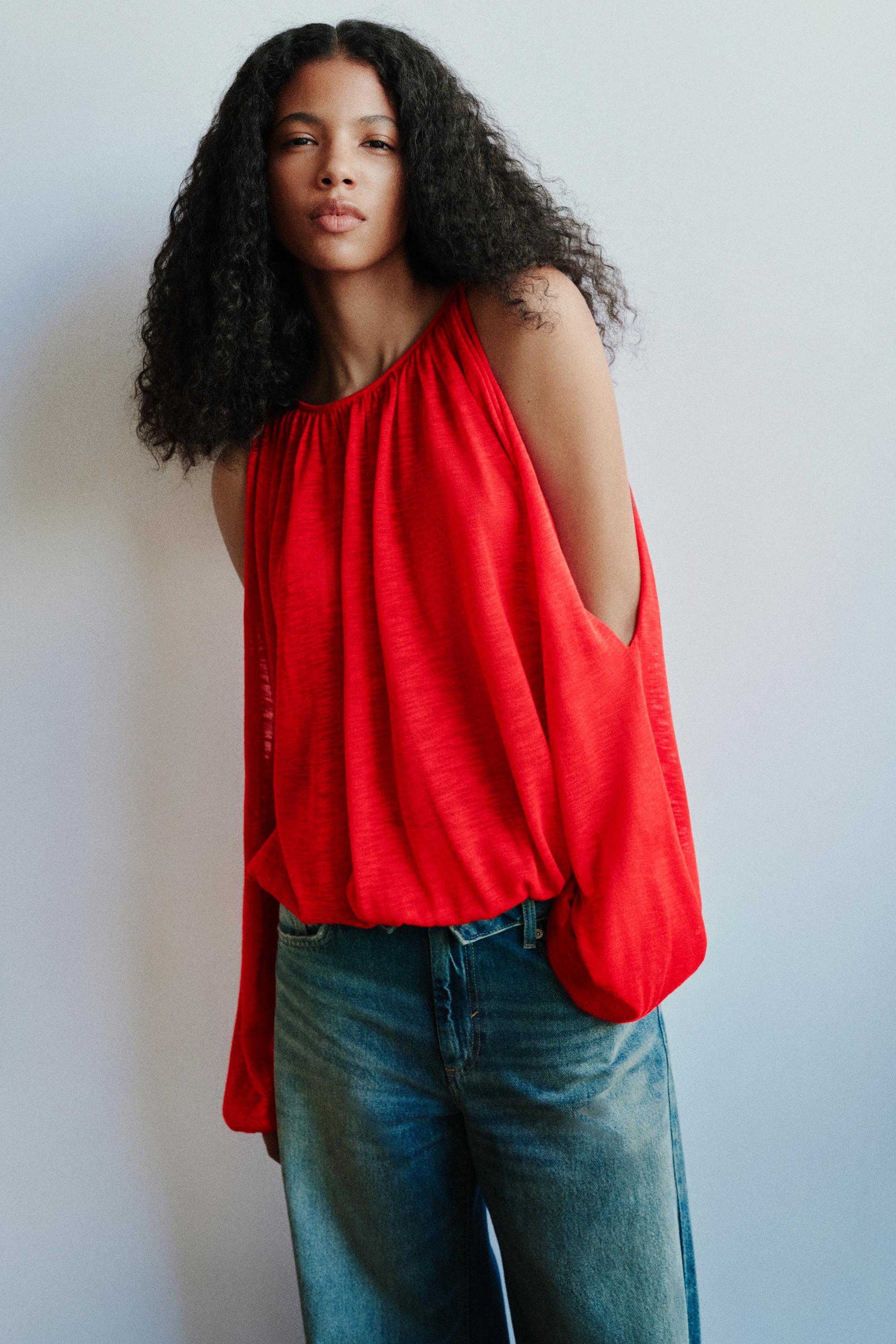 Fine knit cut-out top — Red