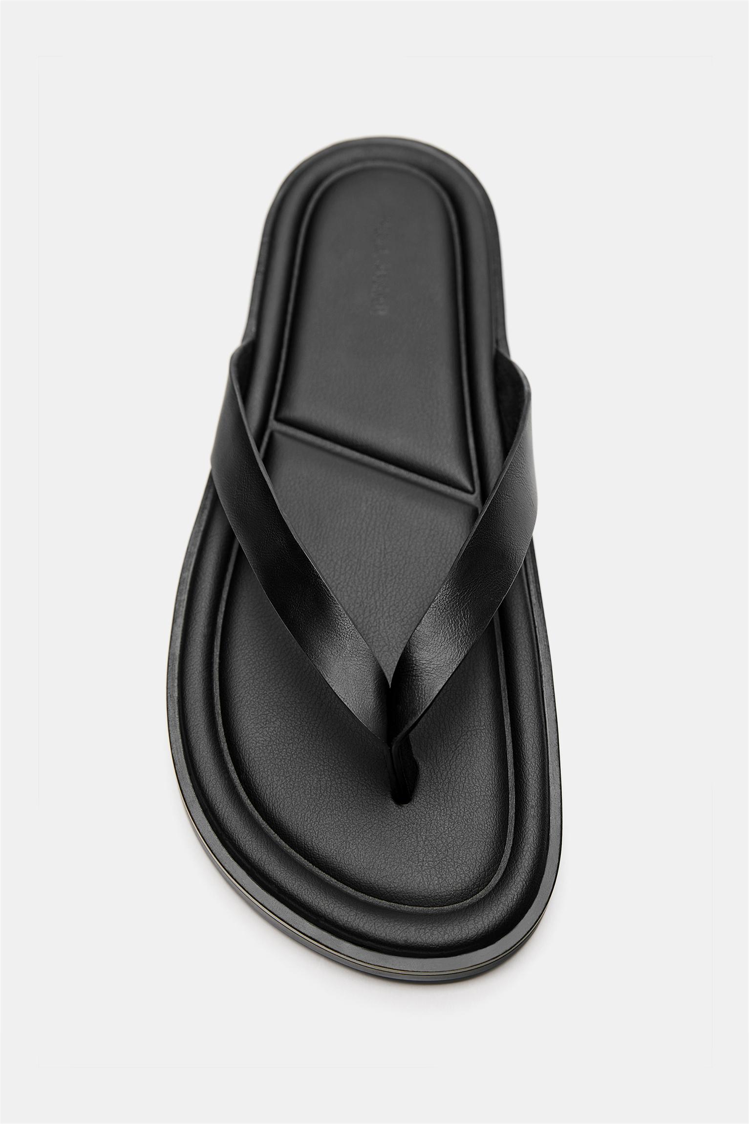 Flat sandals — Black