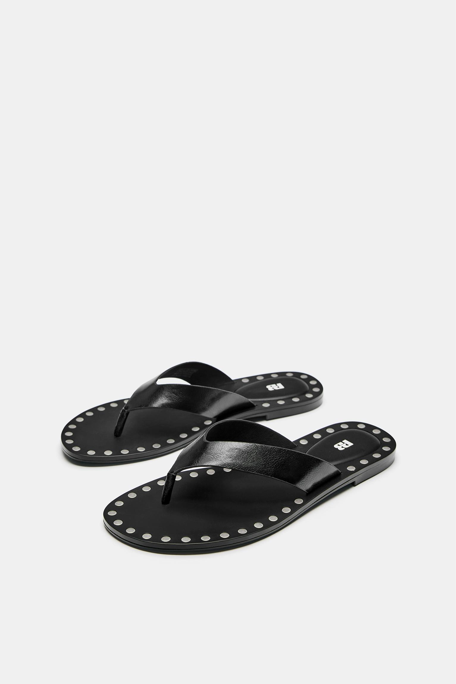 Flat studded sandals — Black