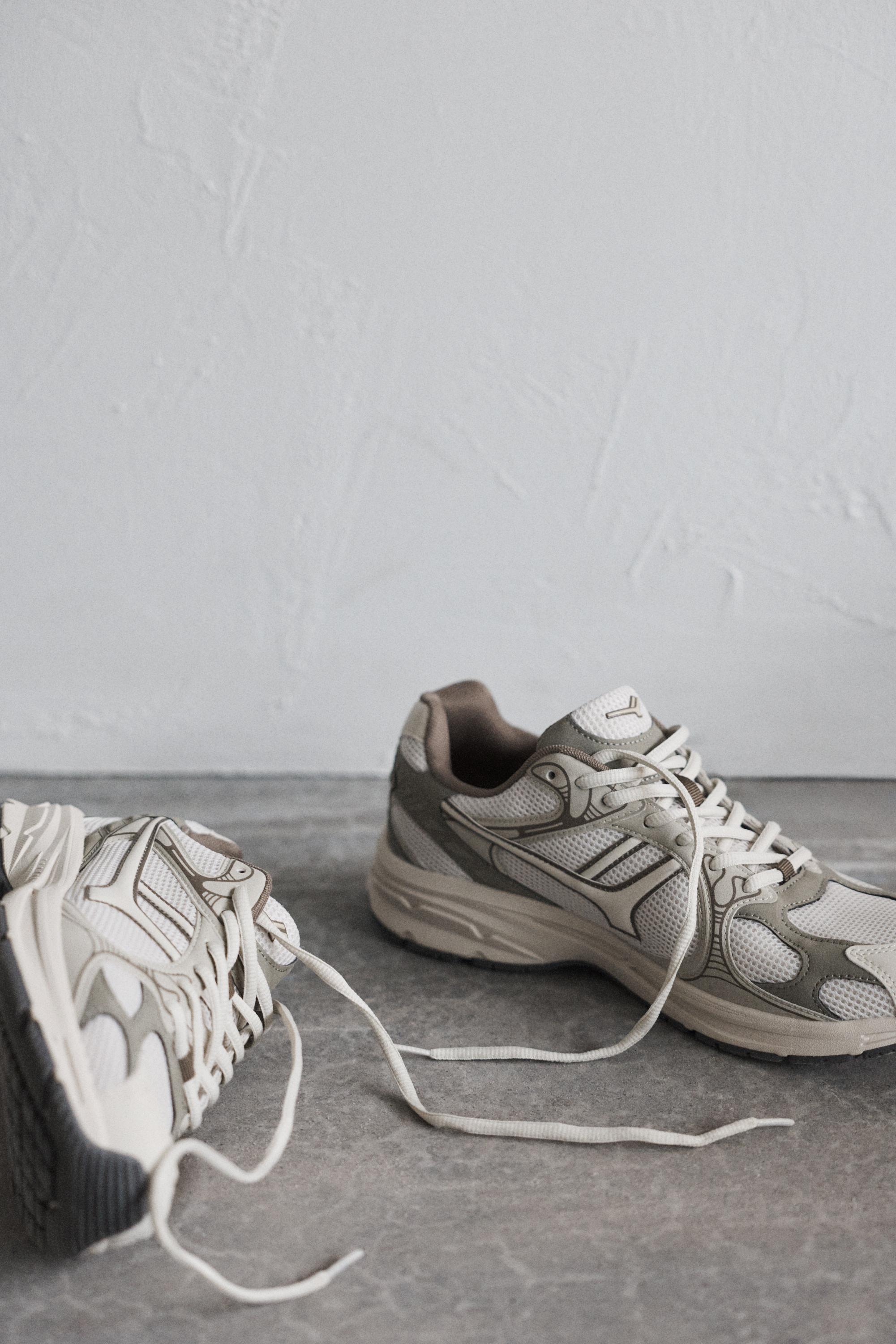 Multi-piece trainers — Ecru