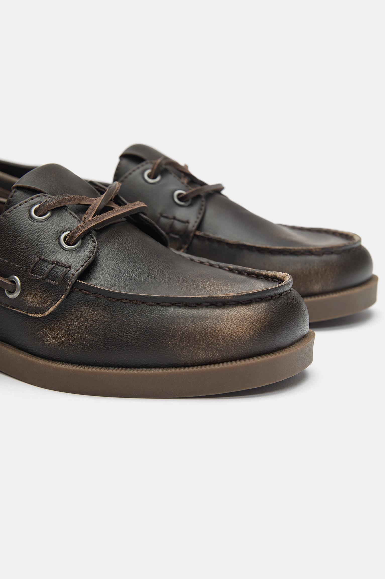 Distressed lace-up shoes — Brown