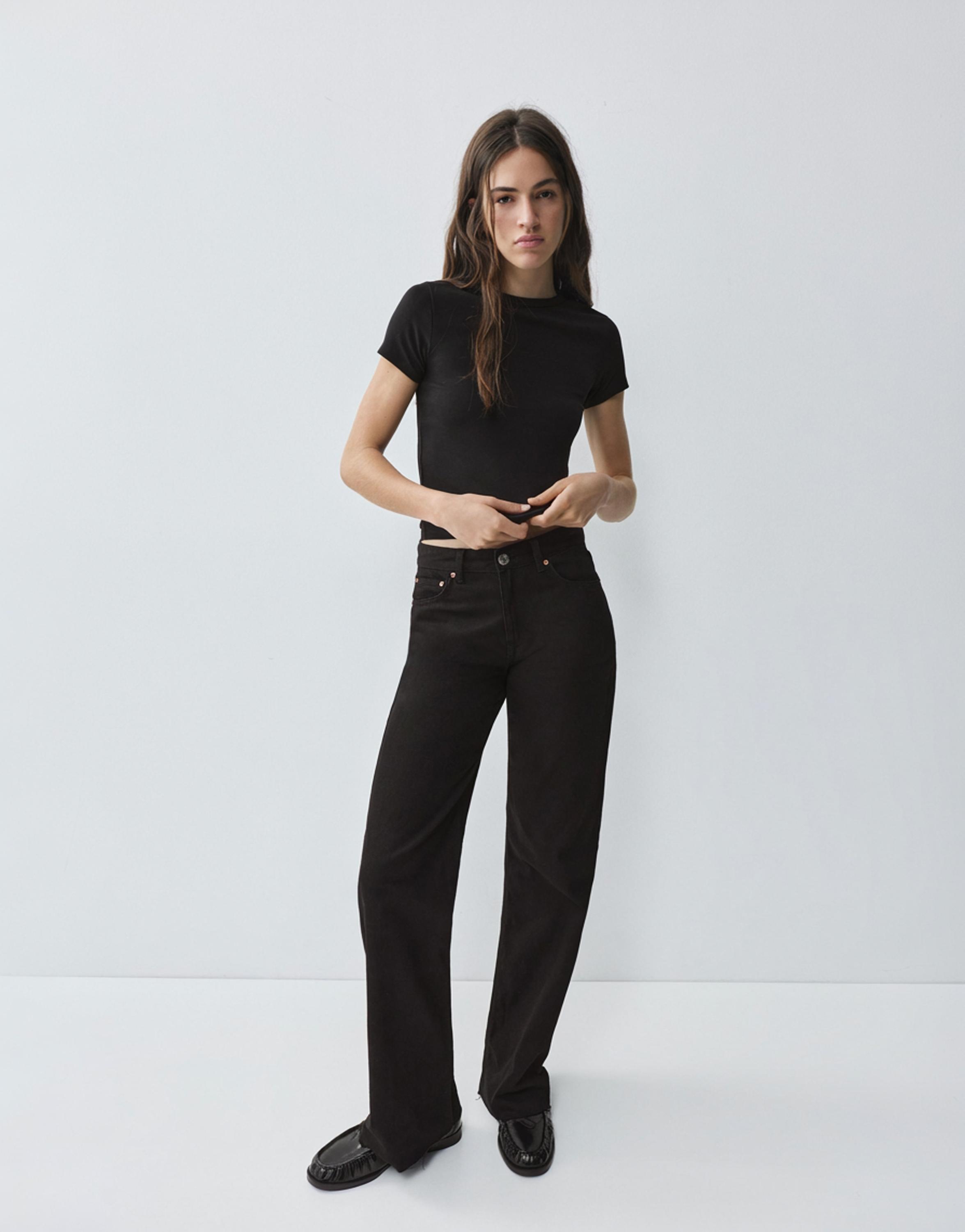 Fitted short sleeve T-shirt — Black