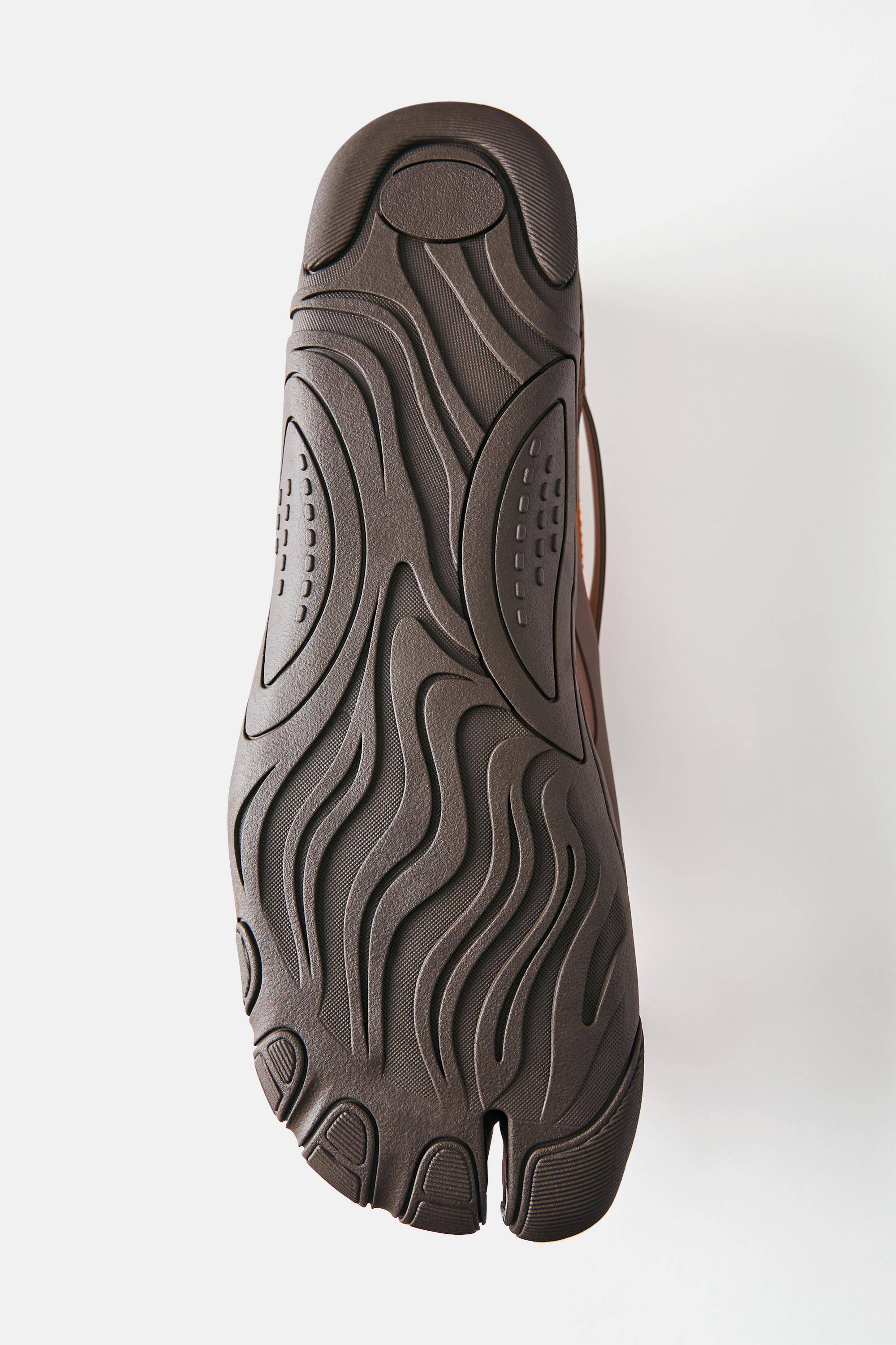 Pleasures trainers — Contrast