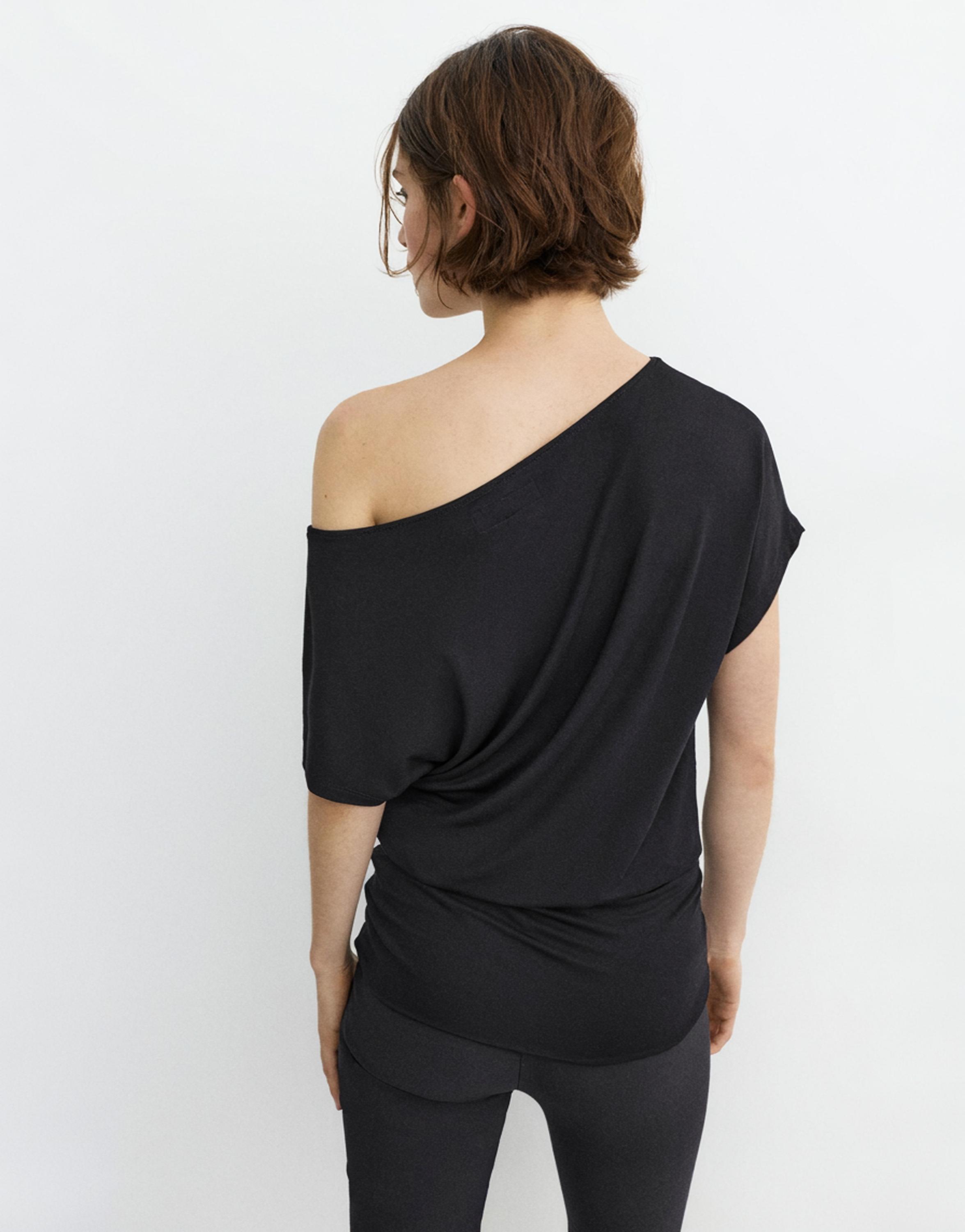Short asymmetric dress — Black