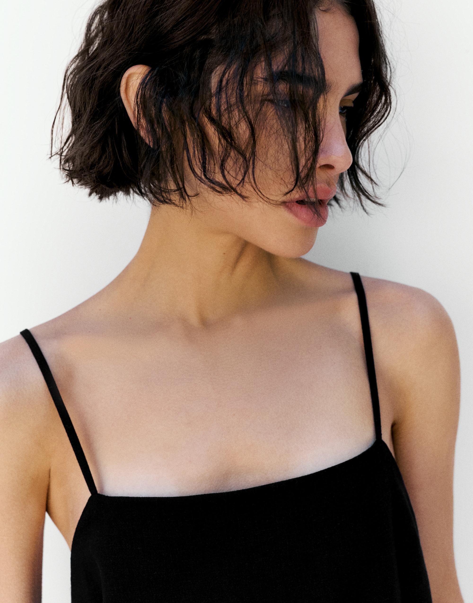 Short strappy dress with linen — Black