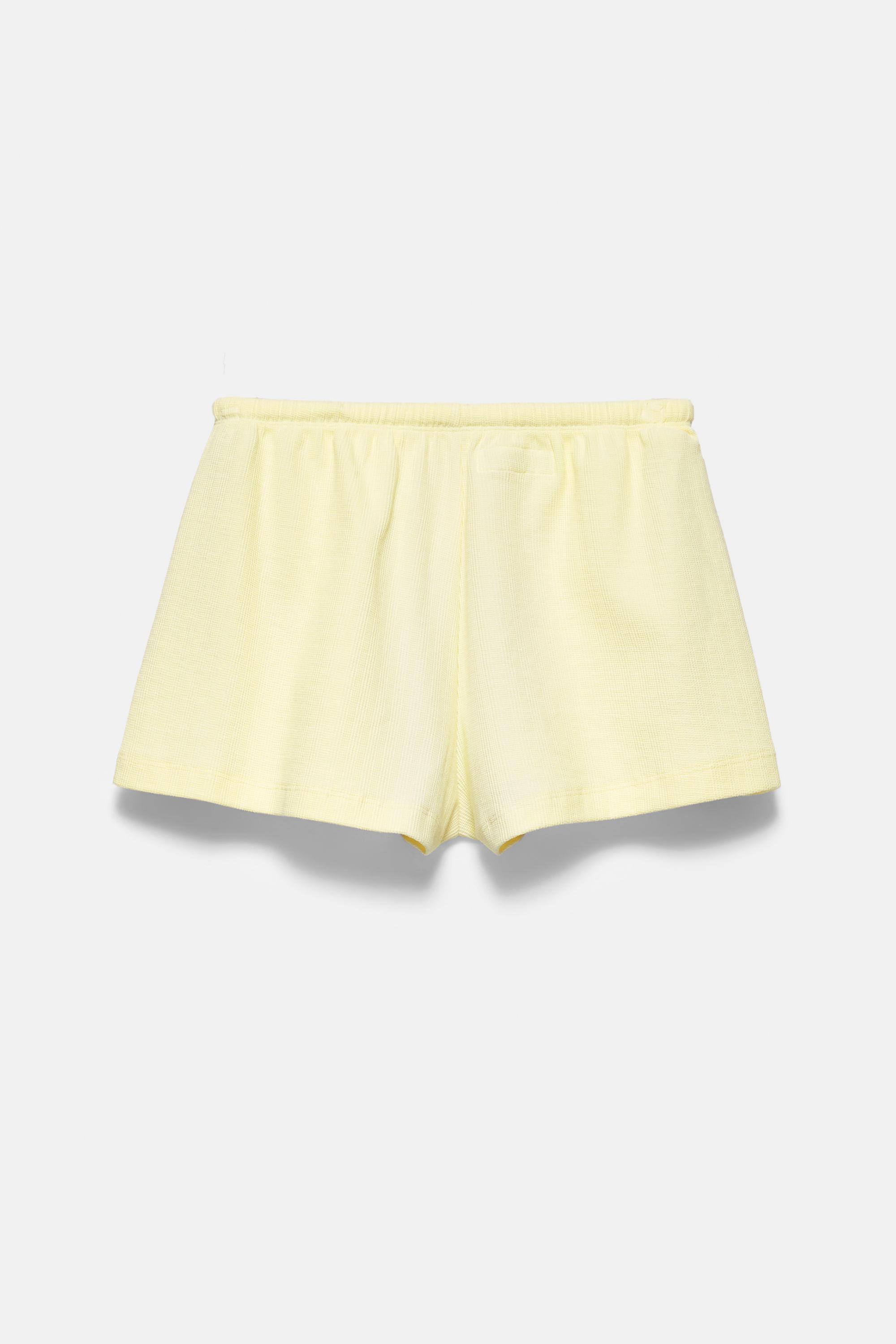 Floral textured shorts — Pale yellow