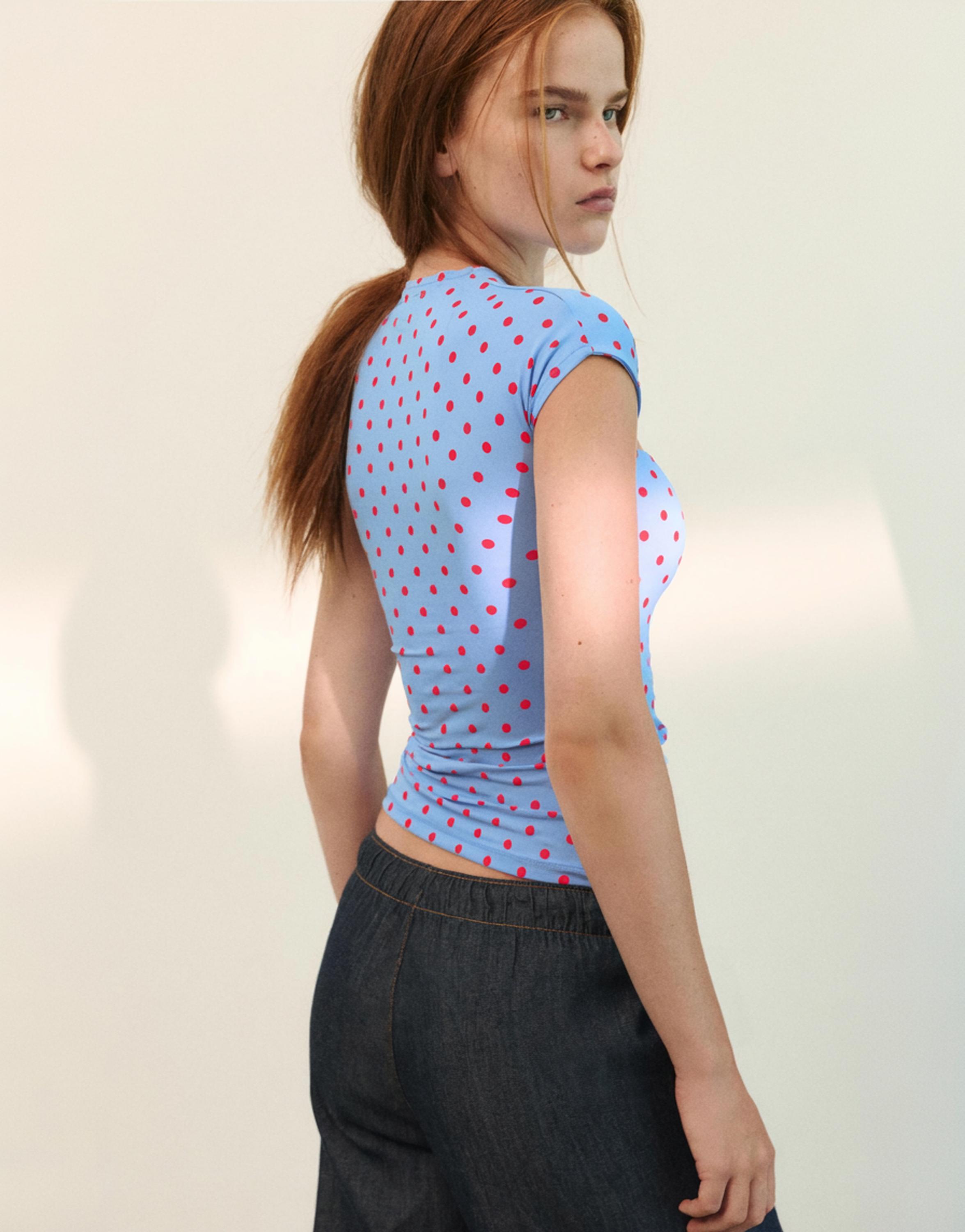Cut-out T-shirt — Pastel blue