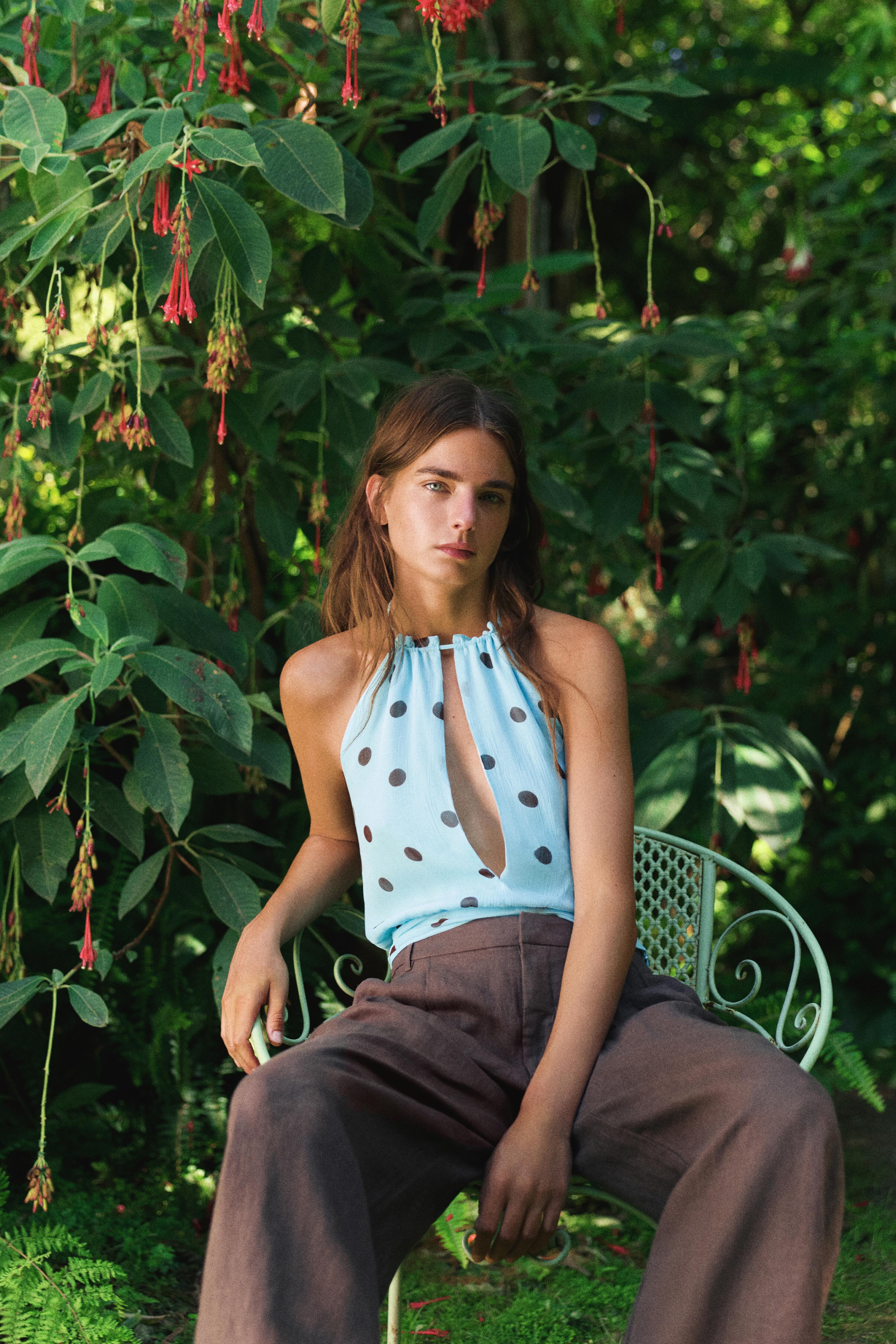 Top Halter A Pois Con Apertura