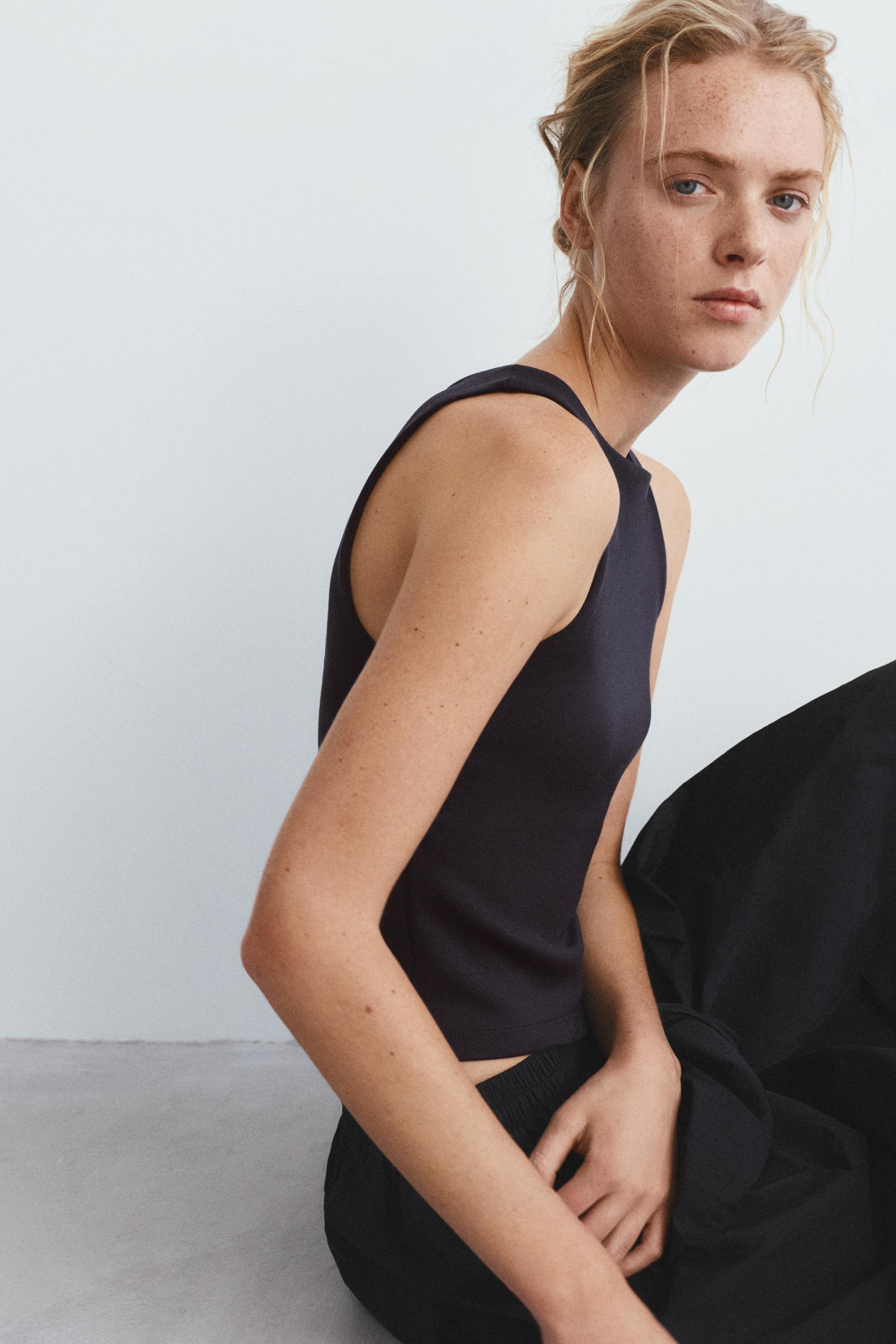 Soft-touch tank top — Black