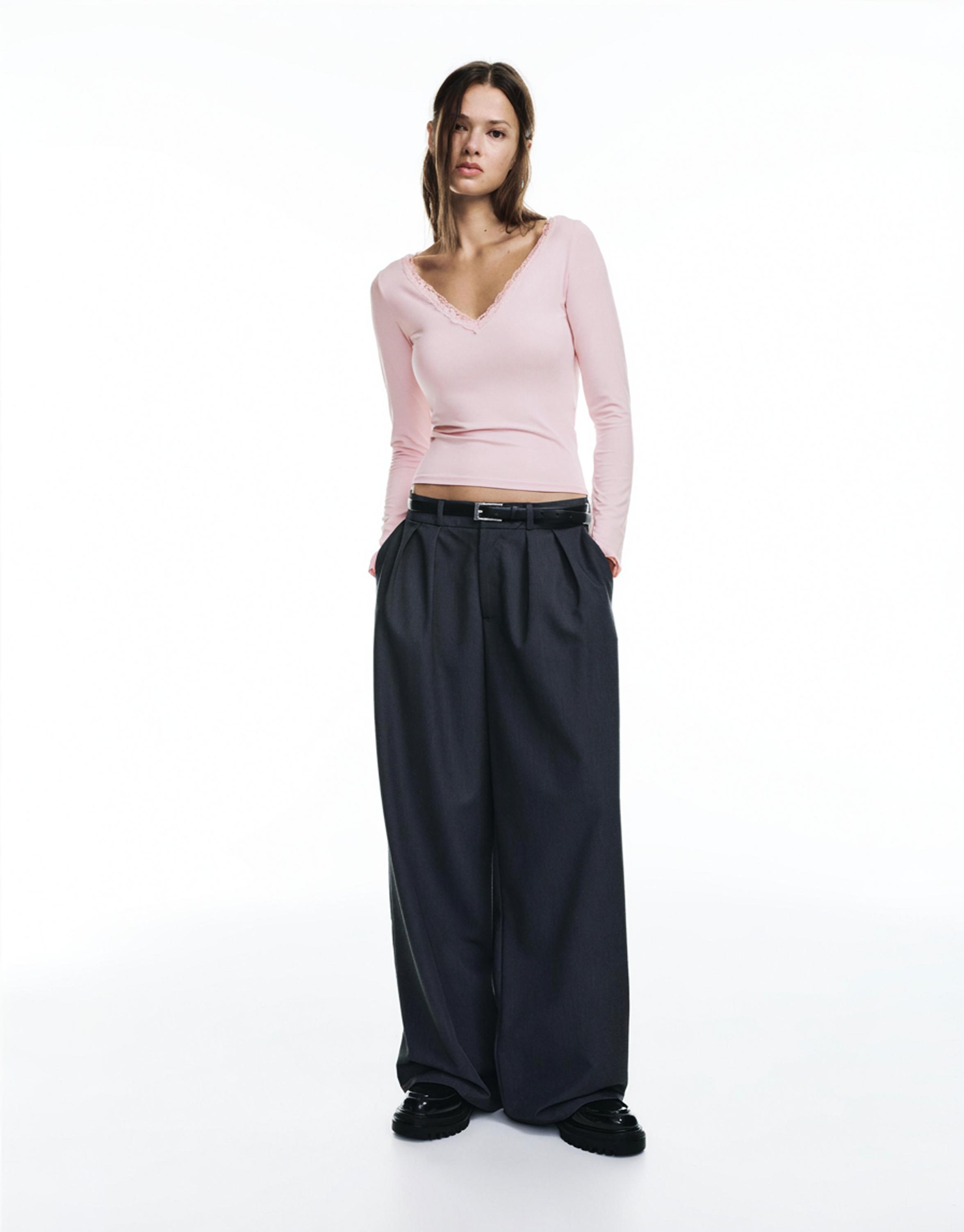 Lace trim neckline T-shirt — Pink