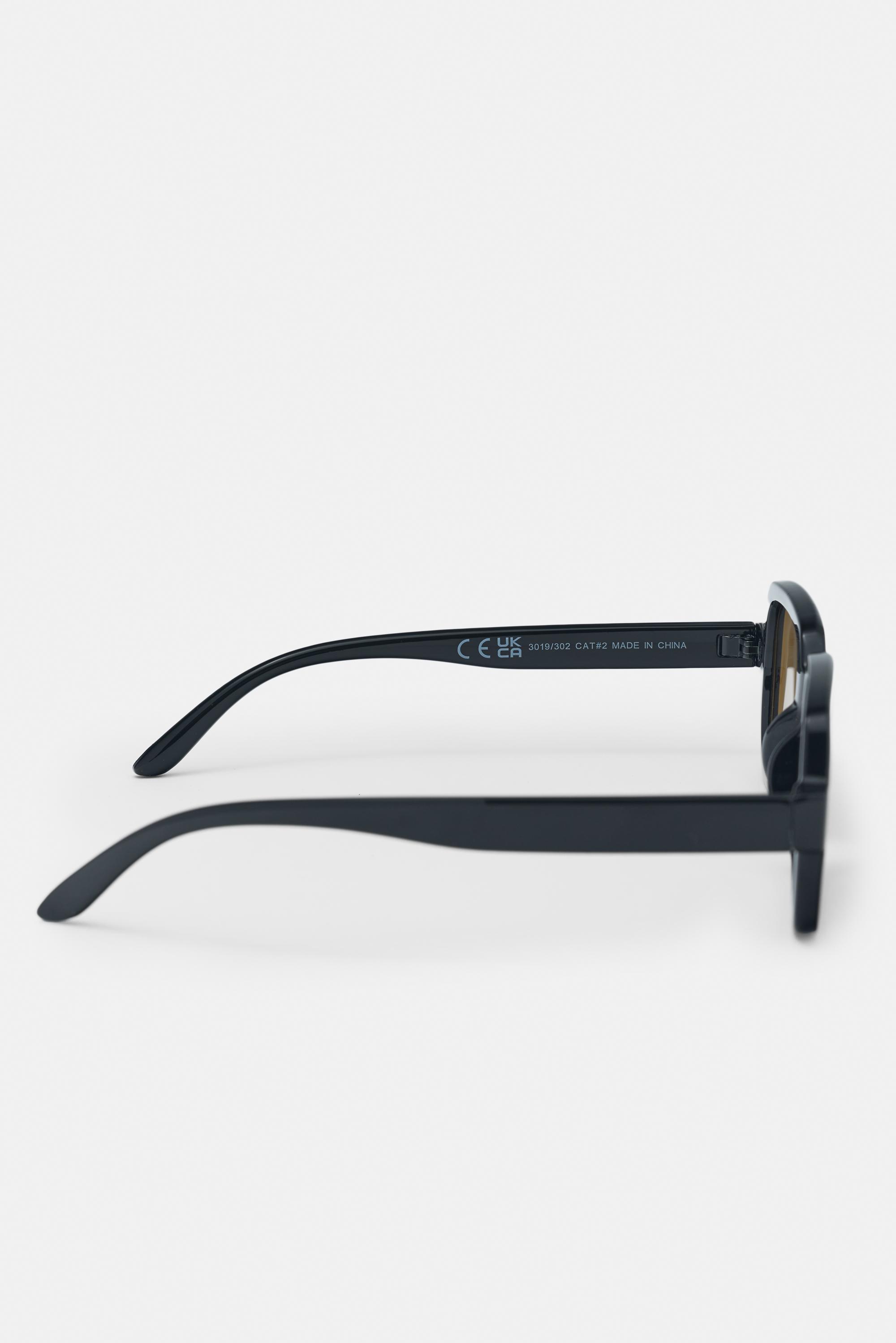 Square resin sunglasses — Black
